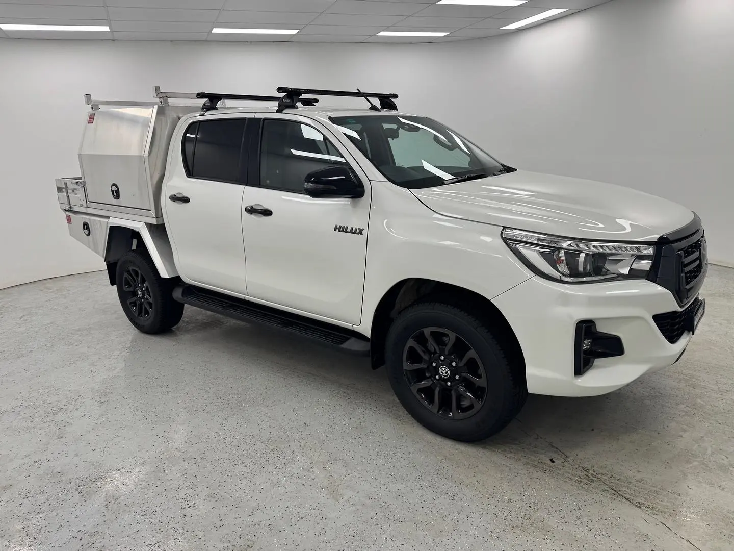 2019 Toyota Hilux Gallery Image 2