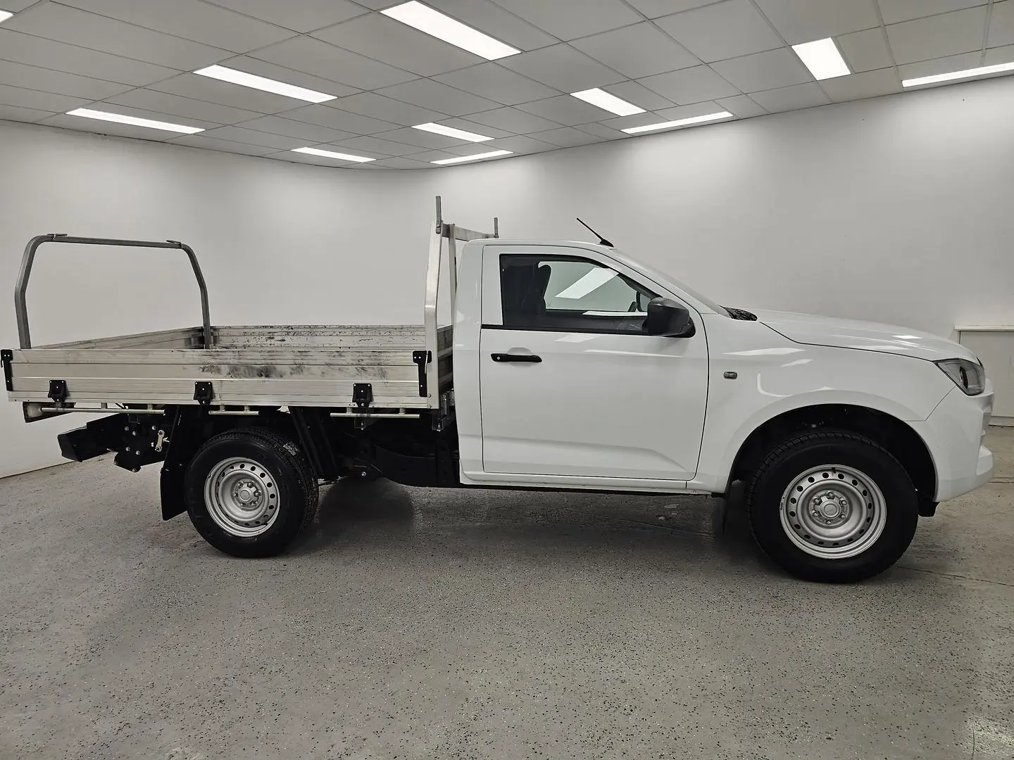 2023 Isuzu D-MAX Gallery Image 2