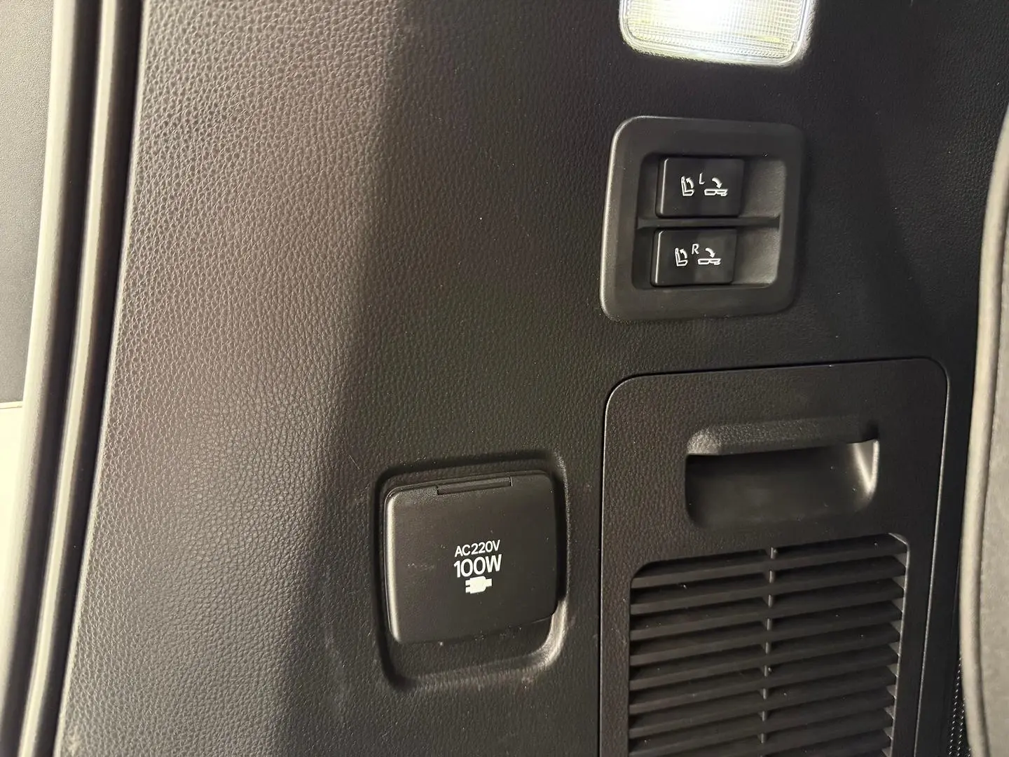 2022 Toyota Landcruiser Gallery Image 17
