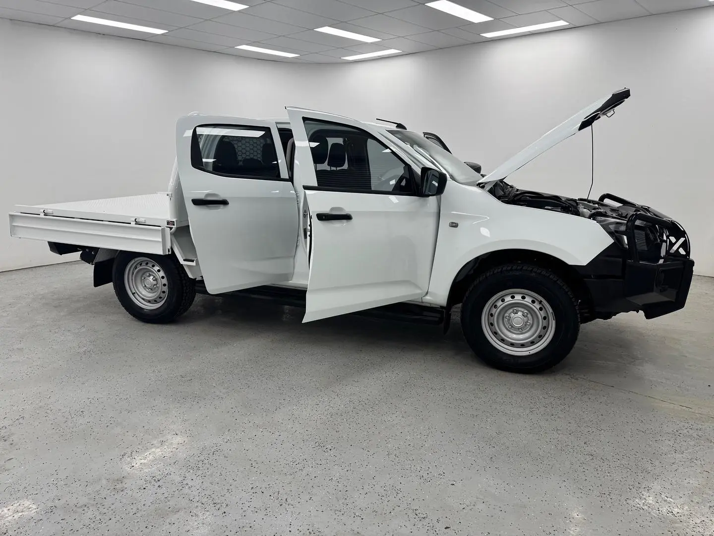 2024 Isuzu D-MAX Gallery Image 8