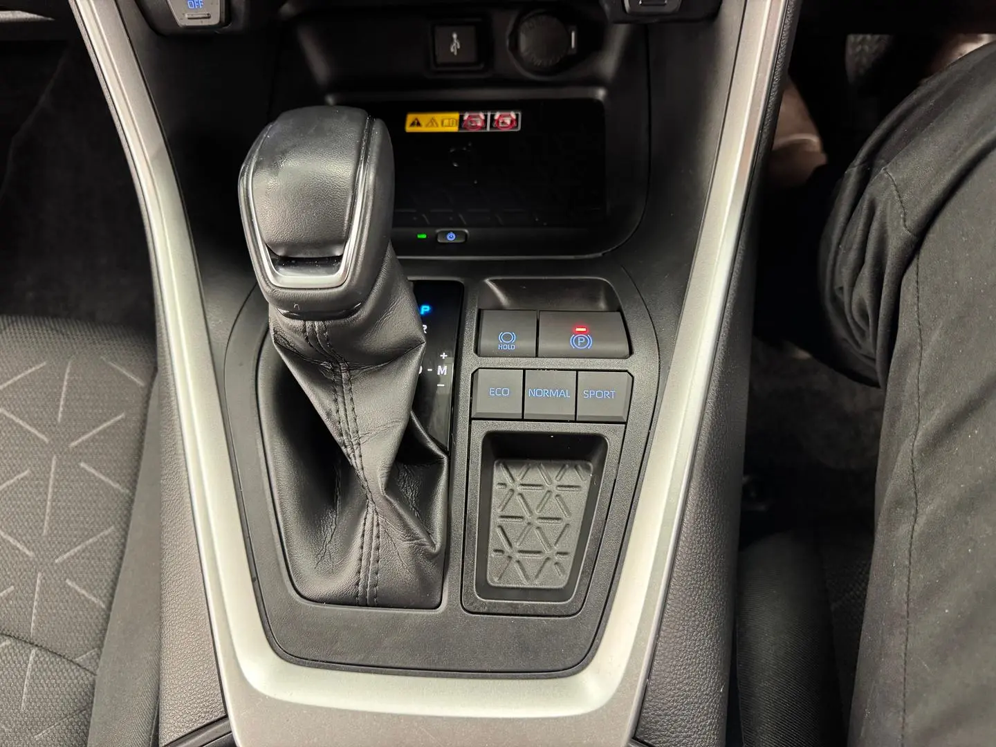 2022 Toyota RAV4 Gallery Image 25