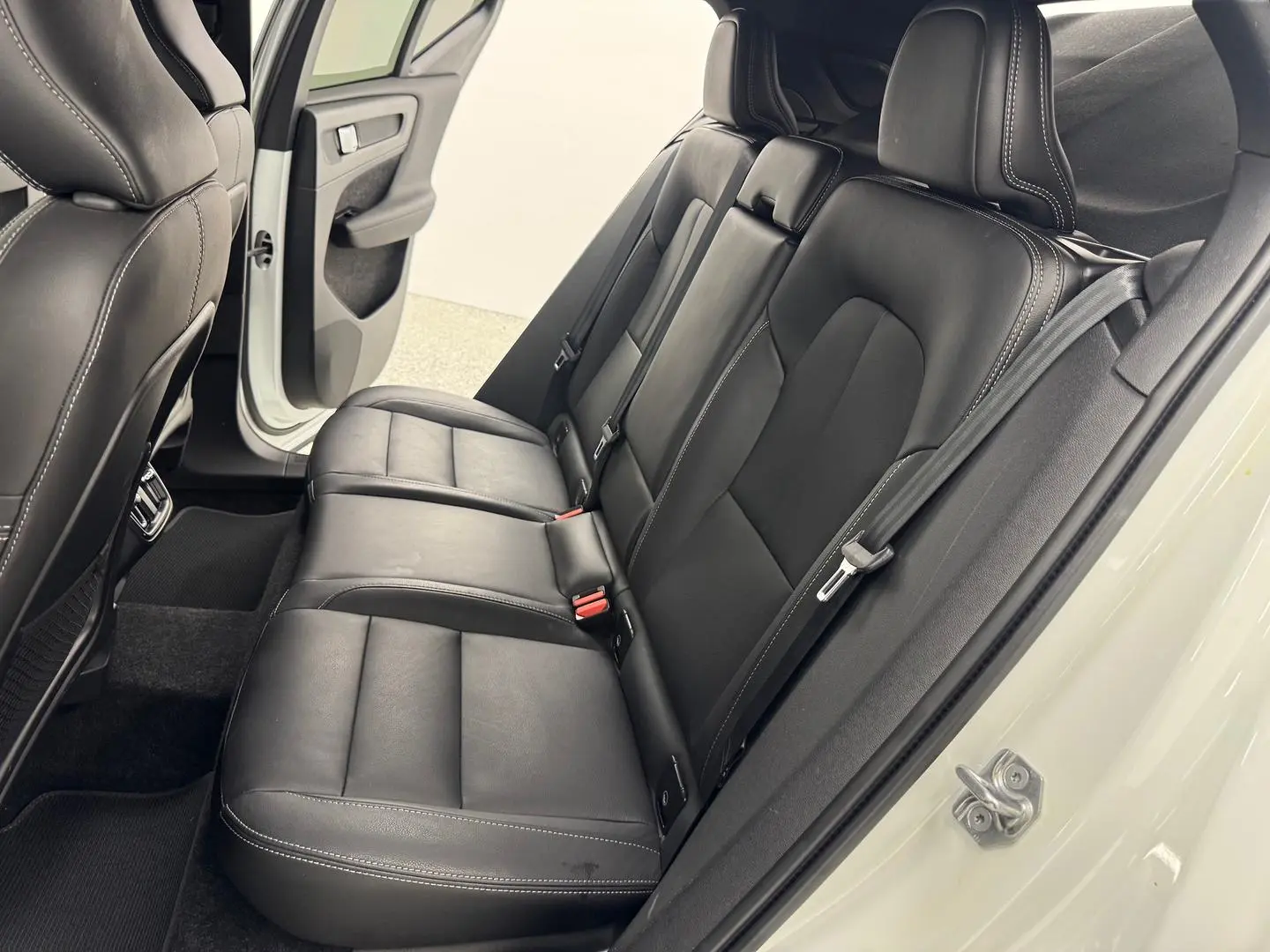 2020 Volvo XC40 Gallery Image 31