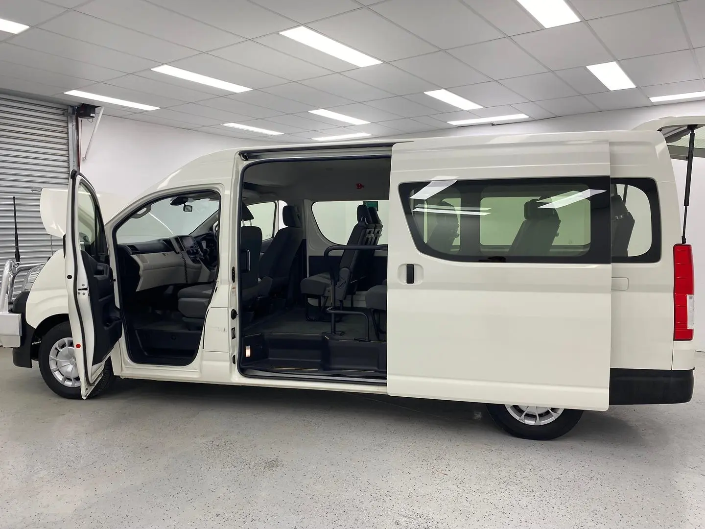 2021 Toyota Hiace Gallery Image 13