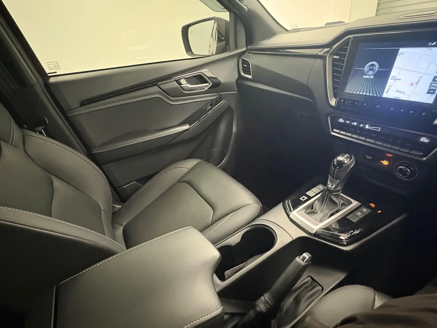 2021 Isuzu D-MAX Gallery Image 25