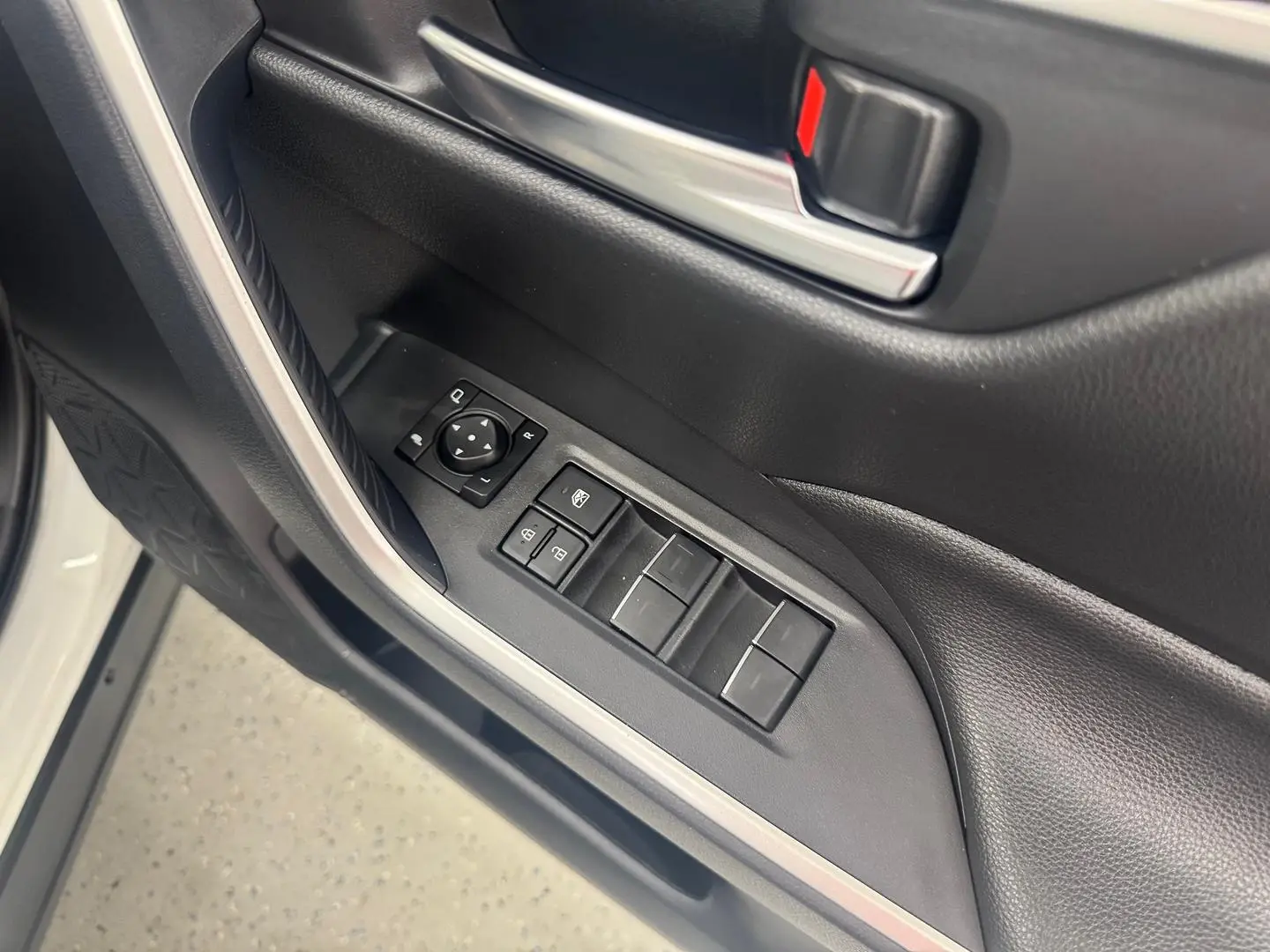 2024 Toyota RAV4 Gallery Image 16