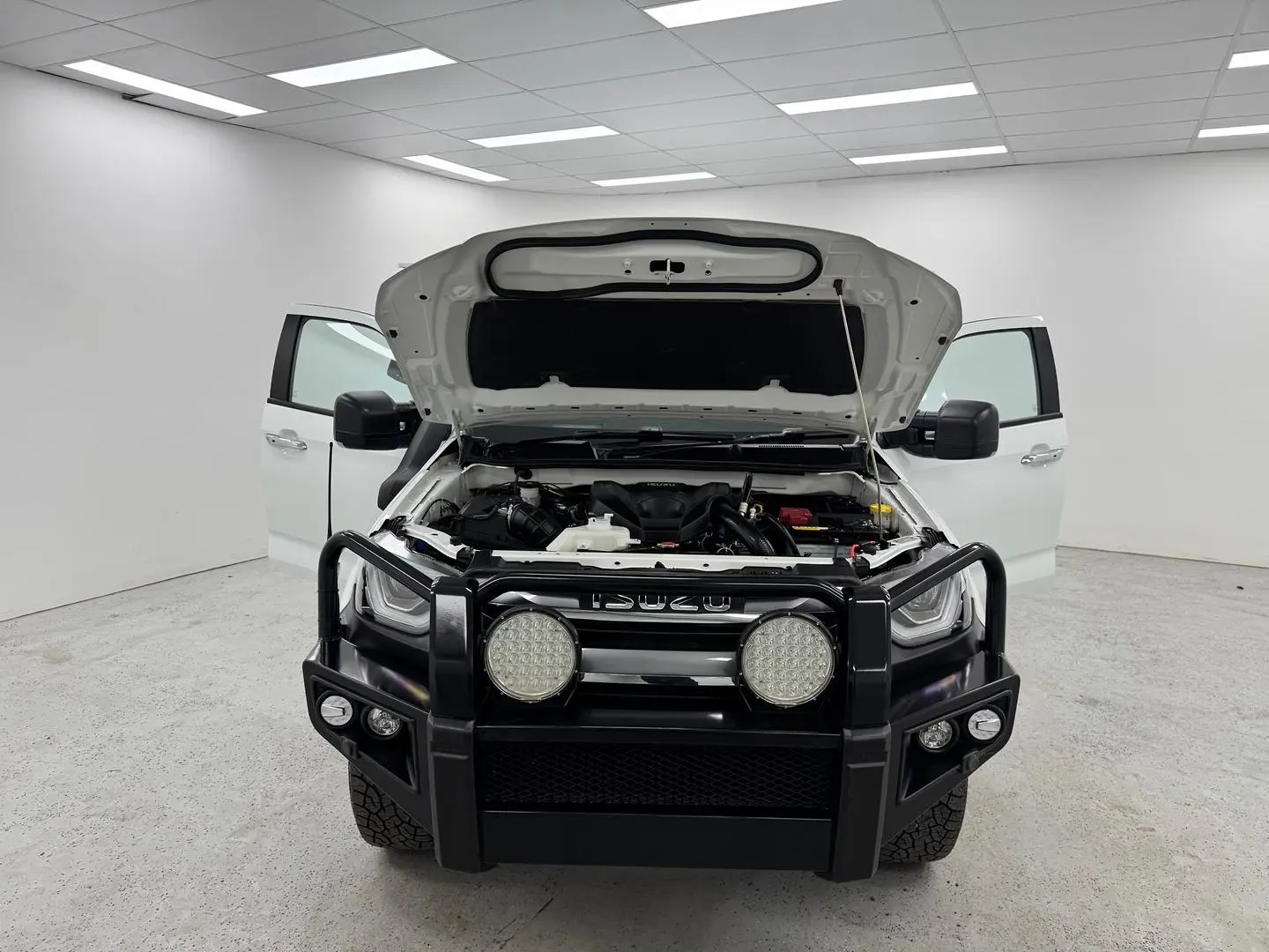 2024 Isuzu D-MAX Gallery Image 11