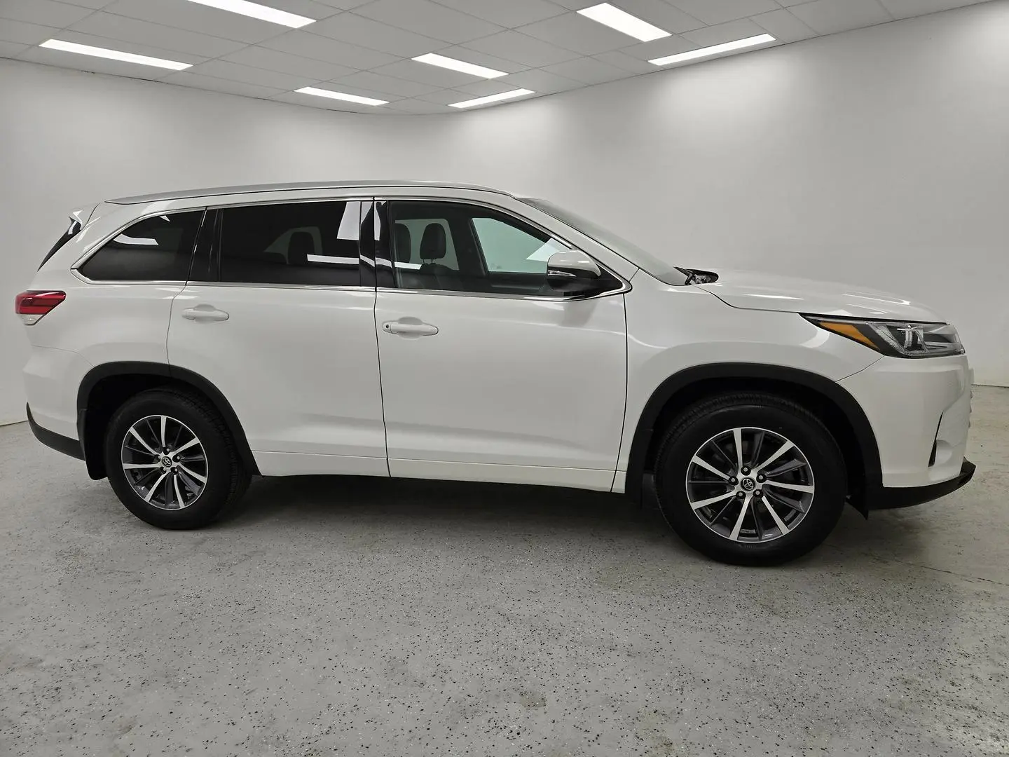 2019 Toyota Kluger Gallery Image 2