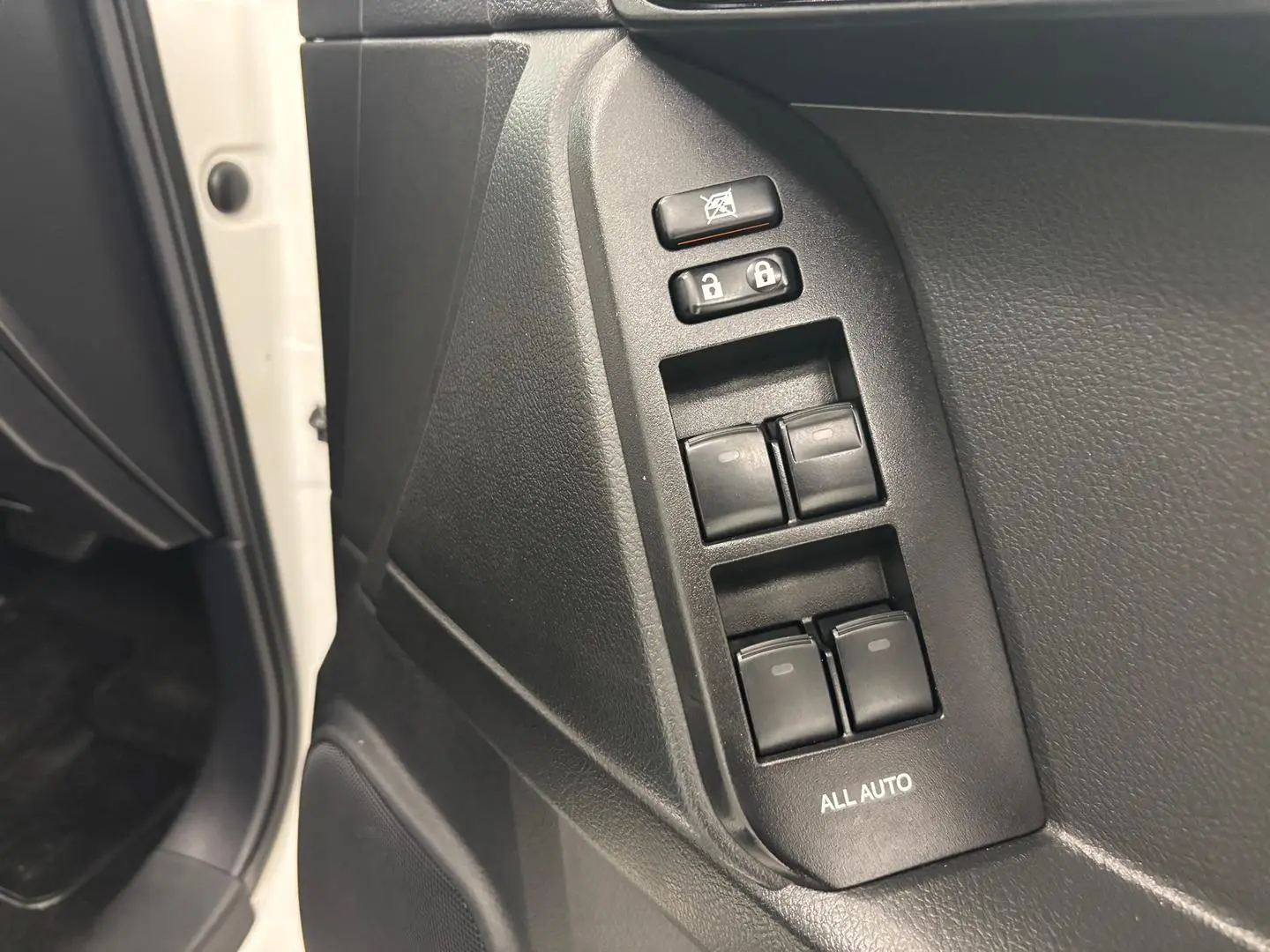 2016 Toyota Landcruiser Prado Gallery Image 24