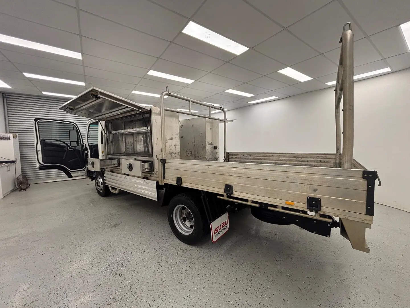 2023 Isuzu N Series Gallery Image 12