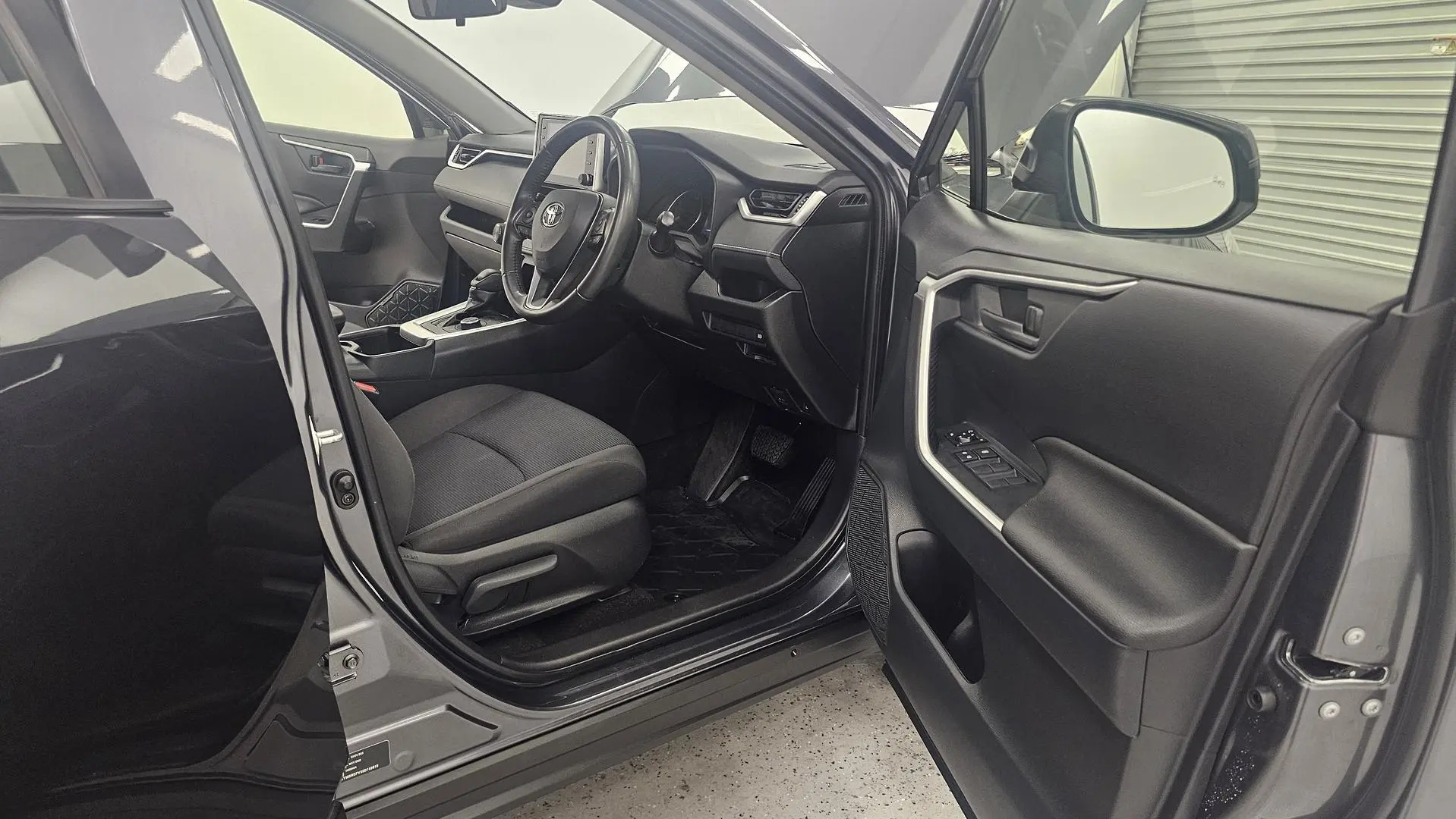 2022 Toyota RAV4 Gallery Image 23