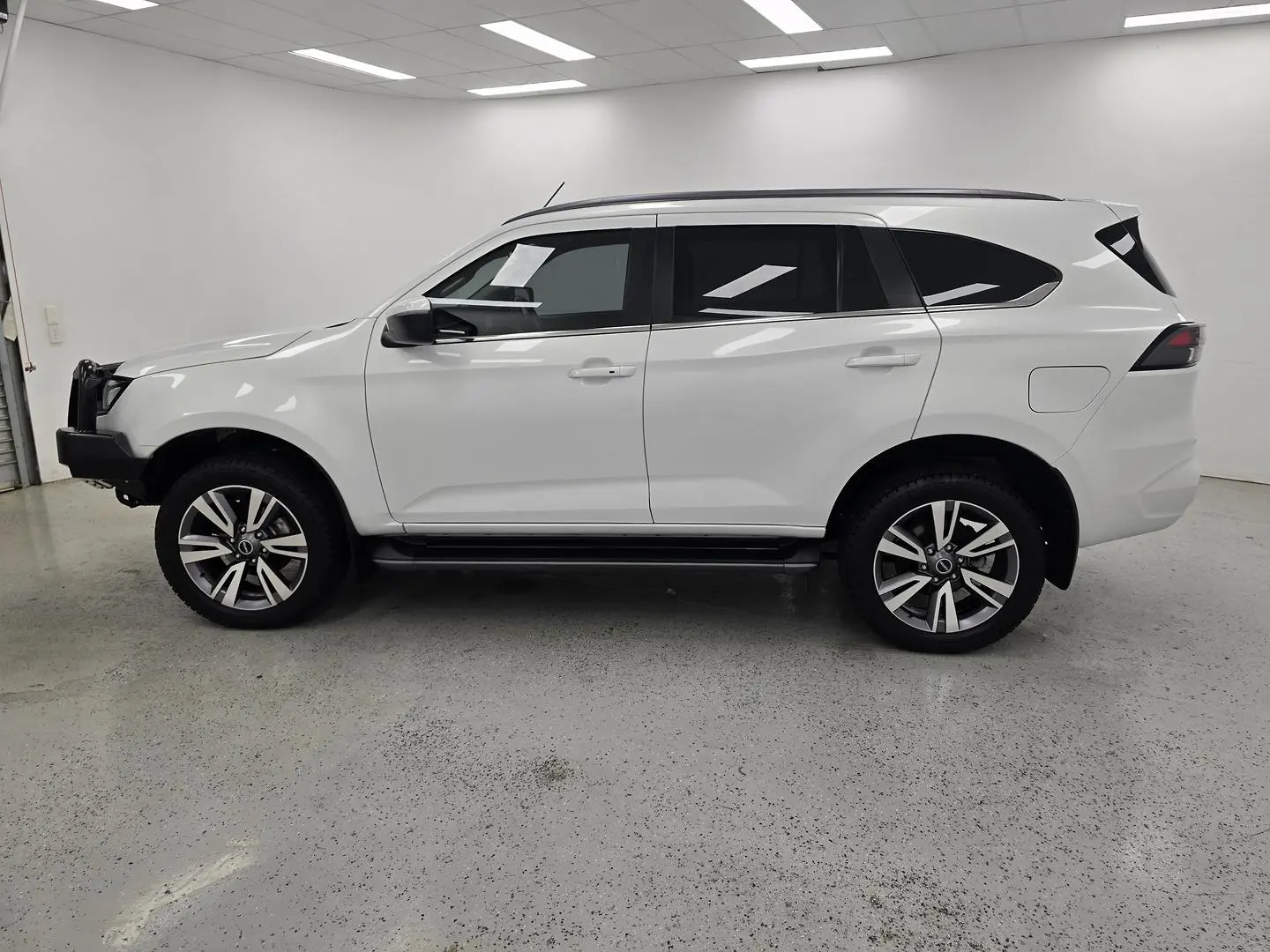 2023 Isuzu MU-X Gallery Image 6