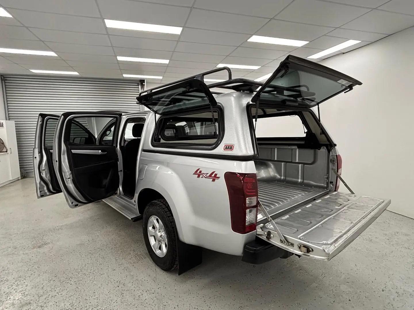 2017 Isuzu D-MAX Gallery Image 12