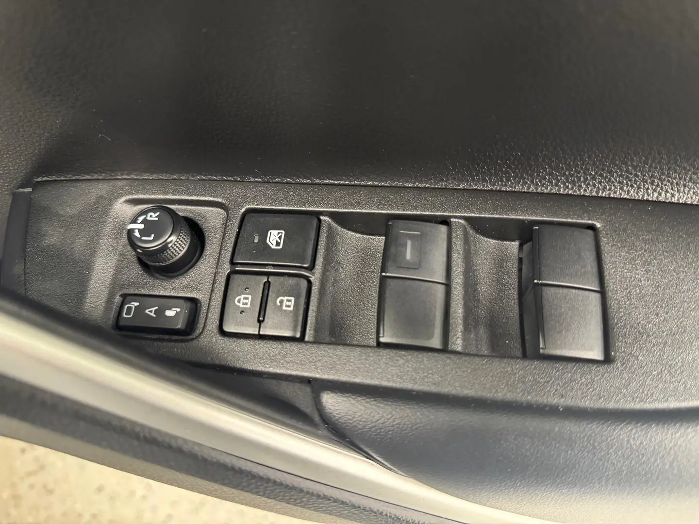 2023 Toyota Corolla Cross Gallery Image 16