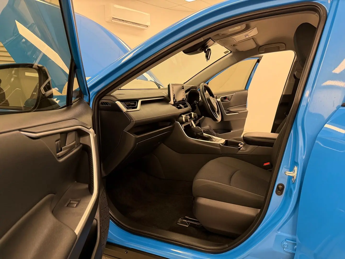 2021 Toyota RAV4 Gallery Image 10