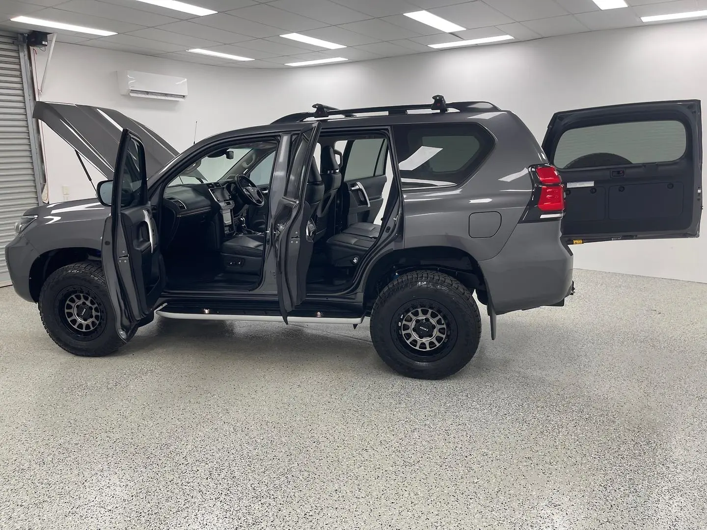 2022 Toyota Landcruiser Prado Gallery Image 11