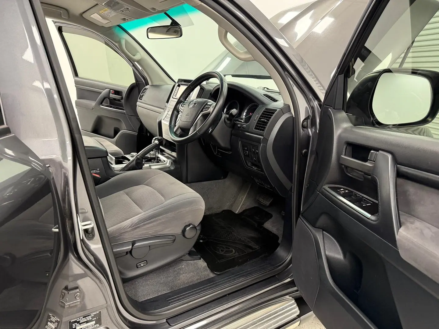 2019 Toyota Landcruiser Gallery Image 21