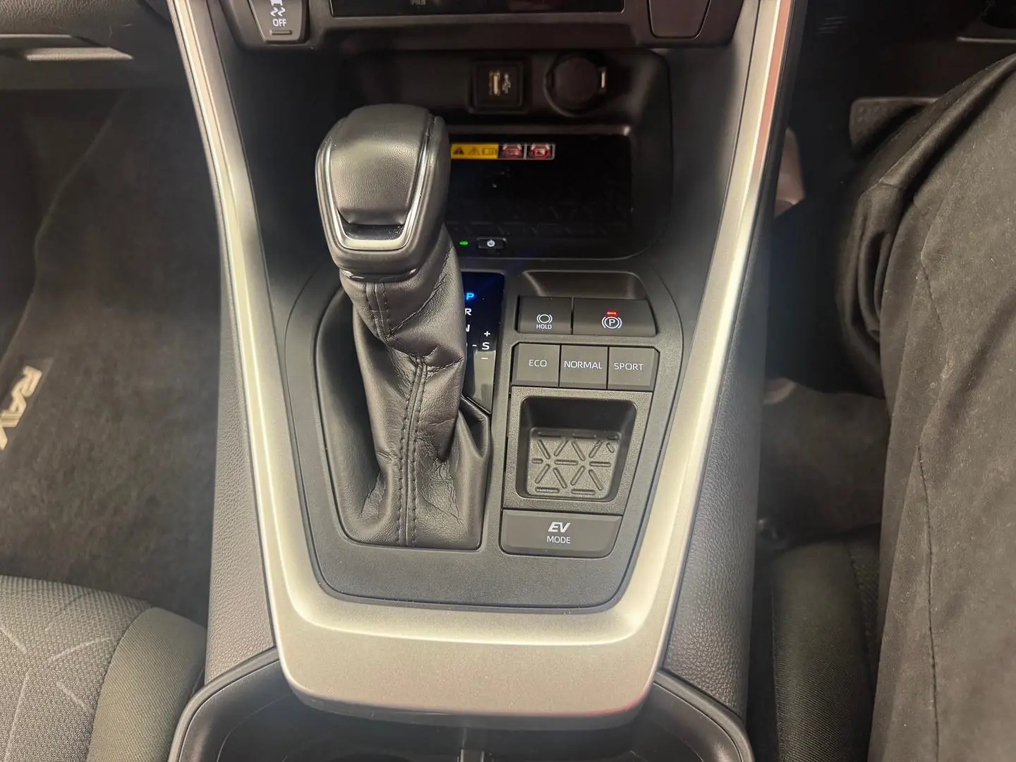 2024 Toyota RAV4 Gallery Image 24