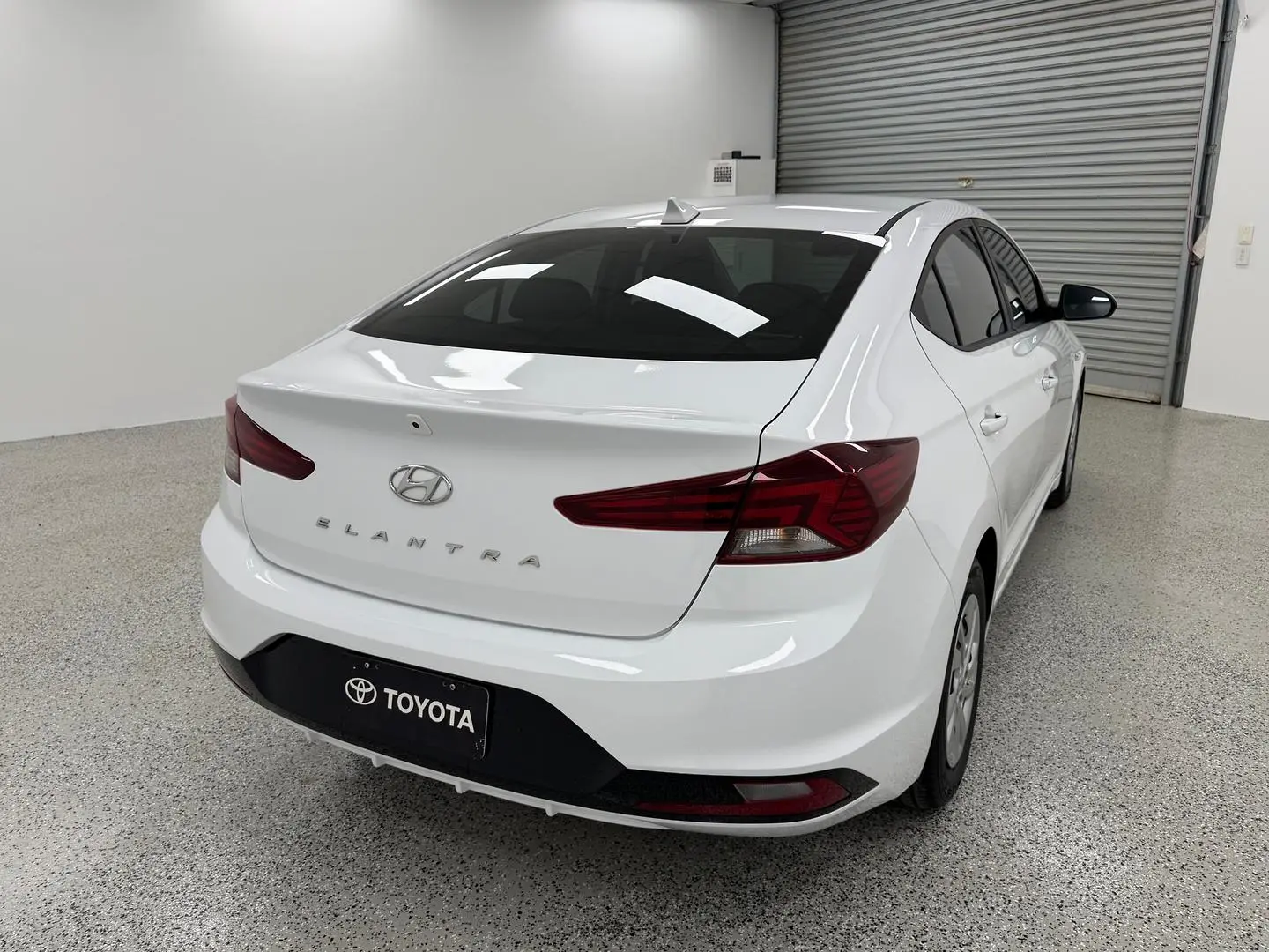 2019 Hyundai Elantra Gallery Image 3