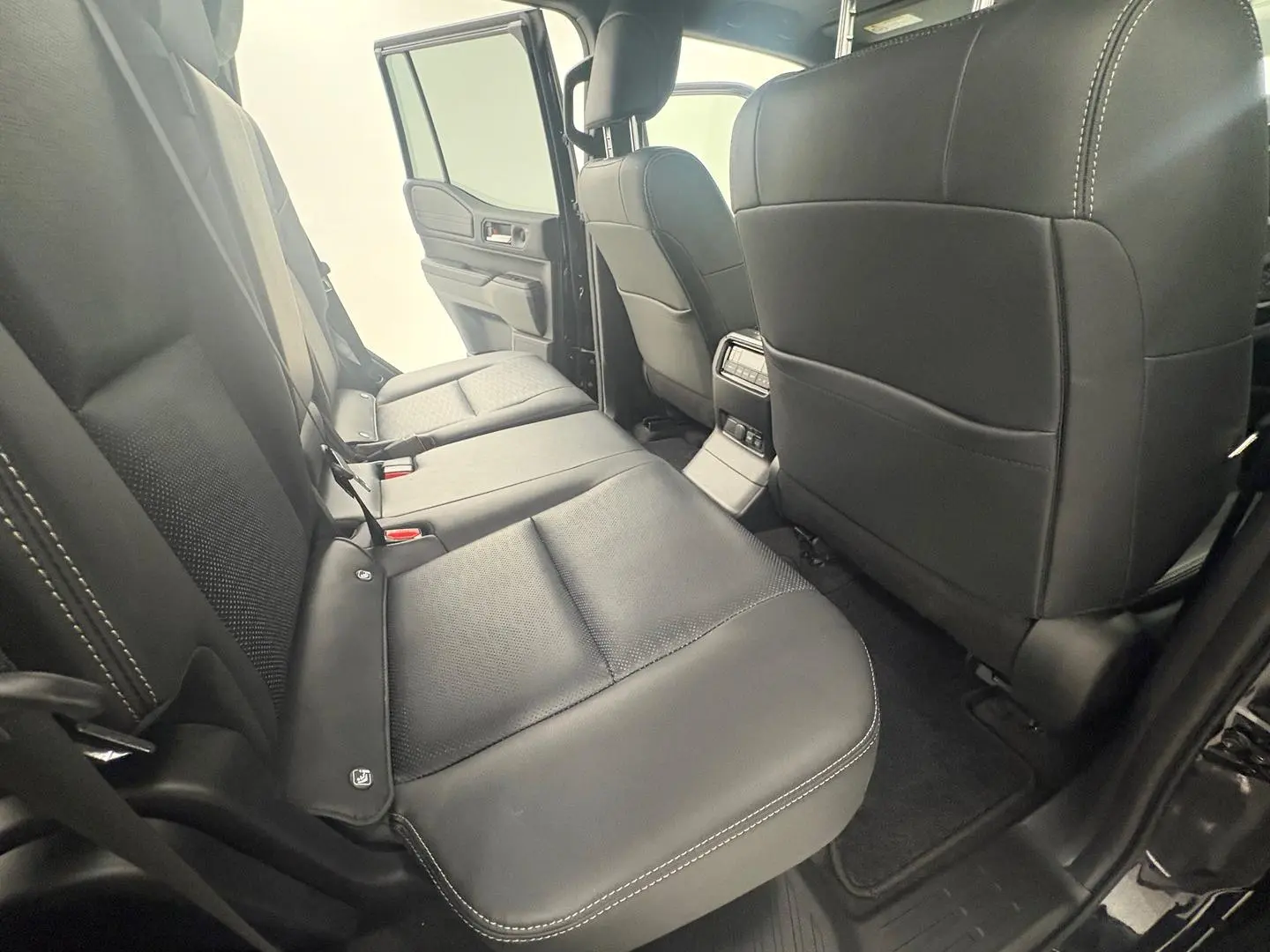 2025 Toyota Landcruiser Prado Gallery Image 19