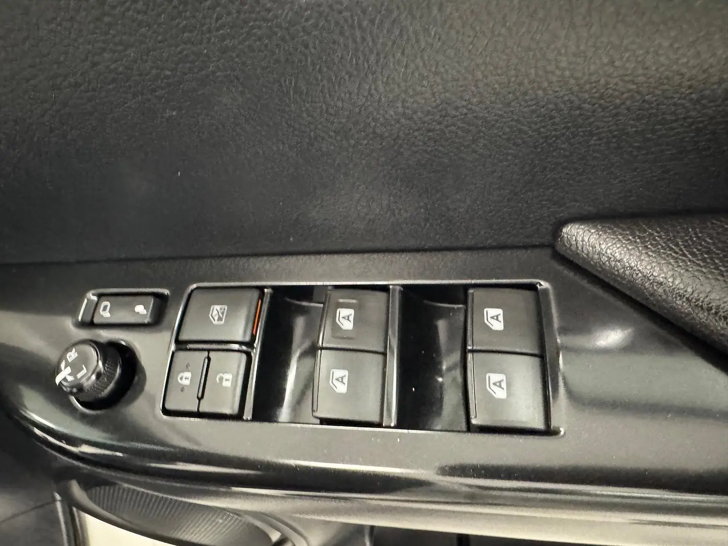 2019 Toyota Hilux Gallery Image 23