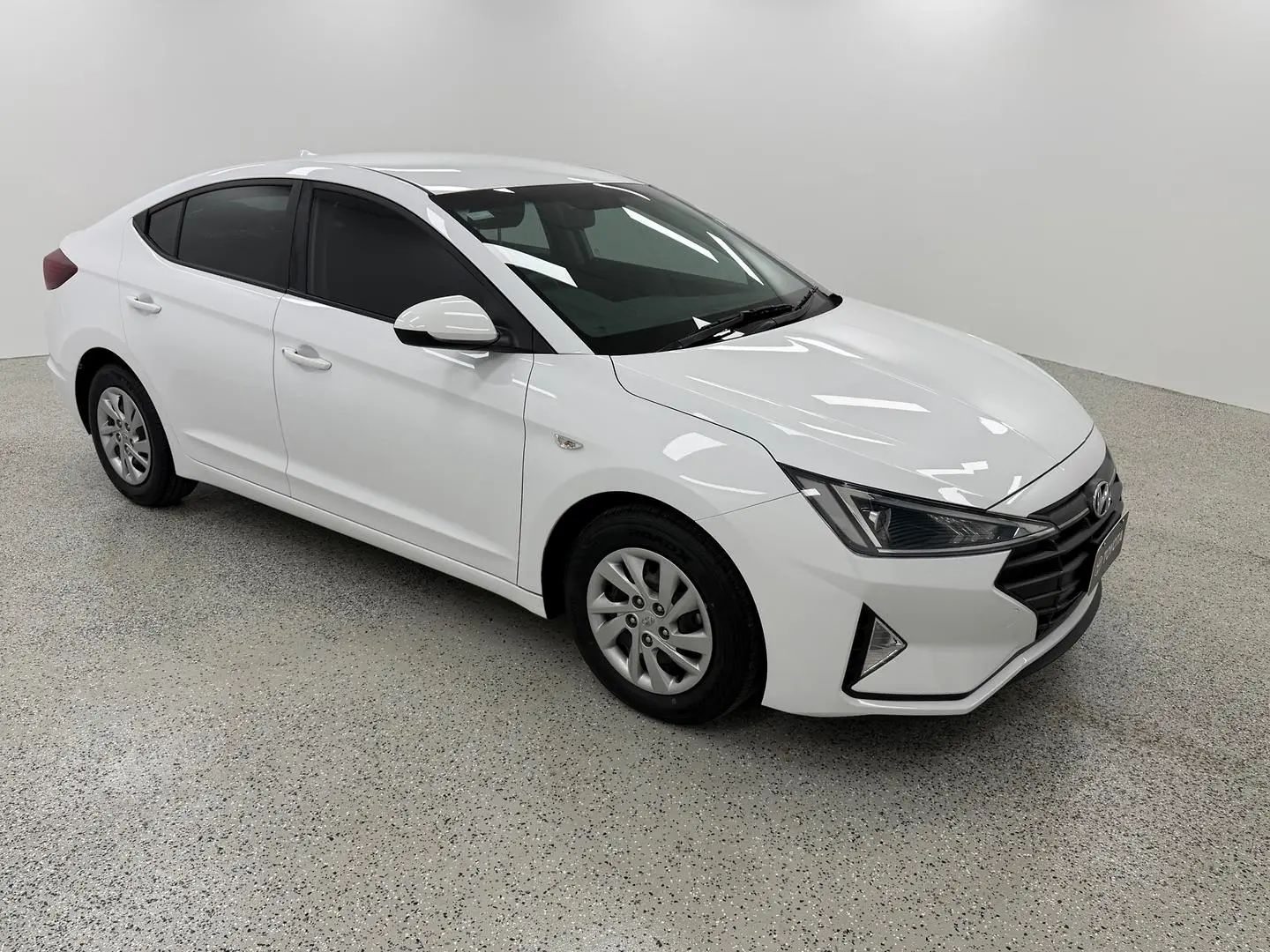 2019 Hyundai Elantra Gallery Image 2