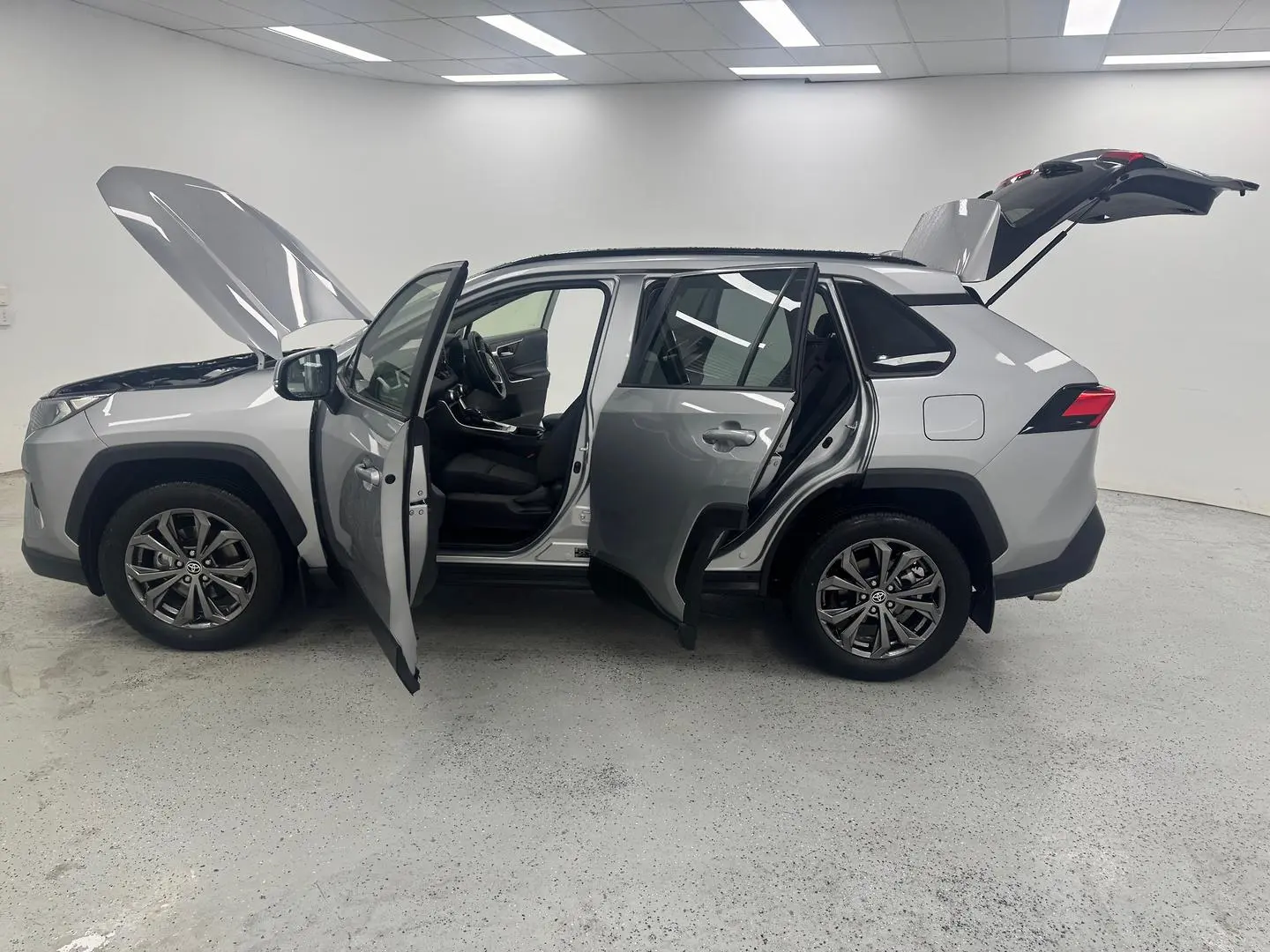 2022 Toyota RAV4 Gallery Image 11