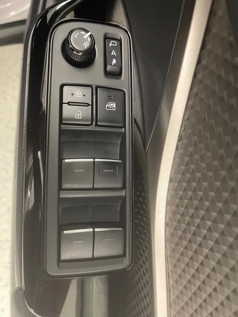 2020 Toyota C-HR Gallery Image 22