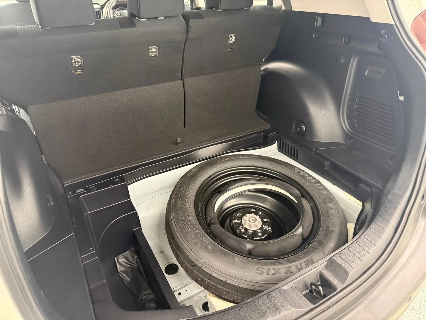 2014 Toyota RAV4 Gallery Image 15