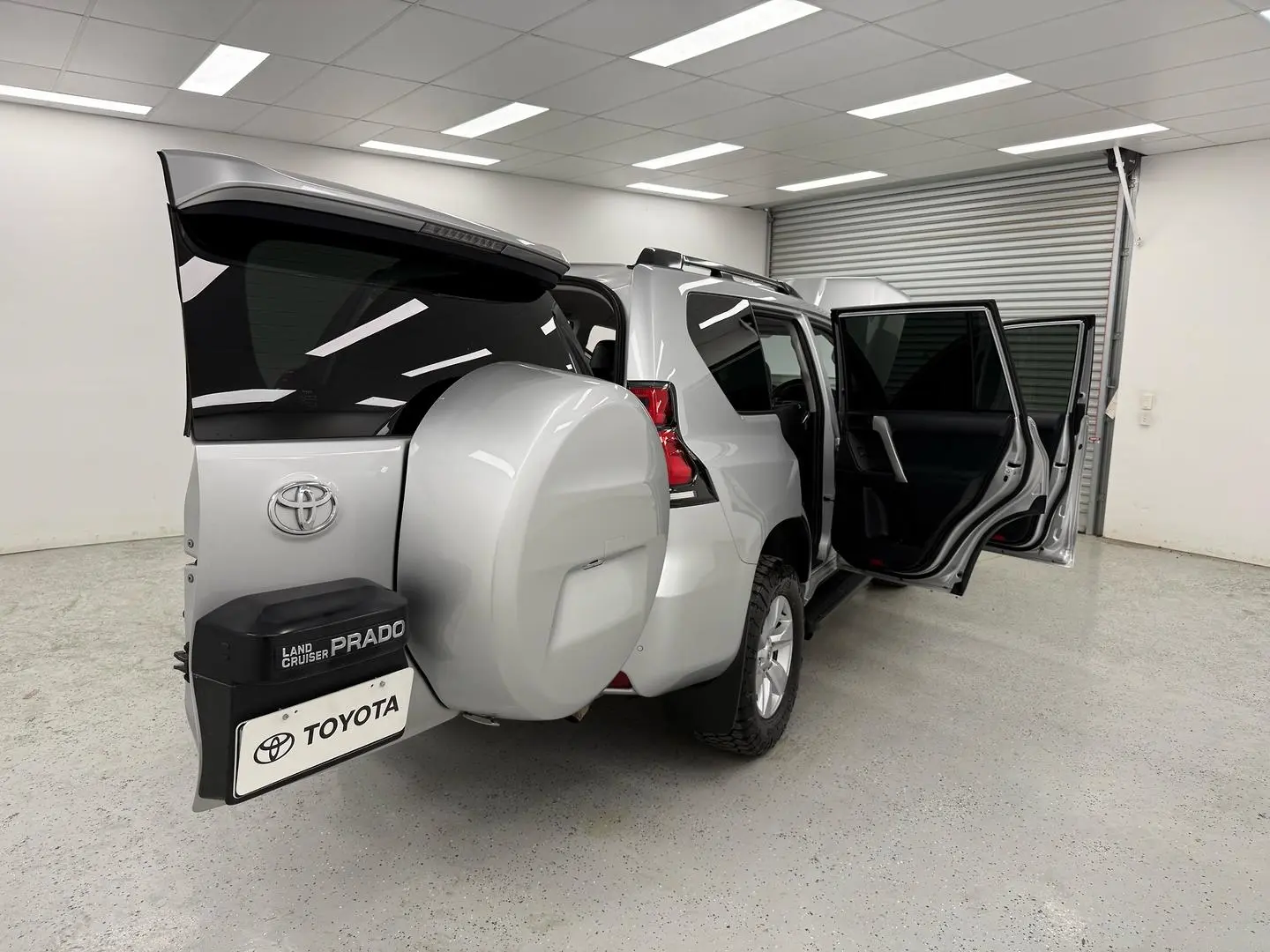 2022 Toyota Landcruiser Prado Gallery Image 17