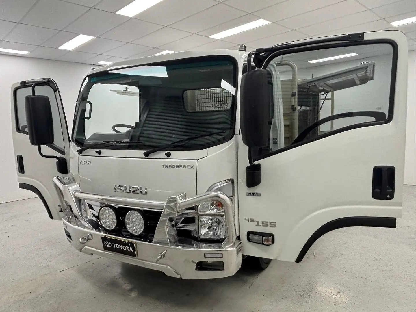 2023 Isuzu N Series Gallery Image 16
