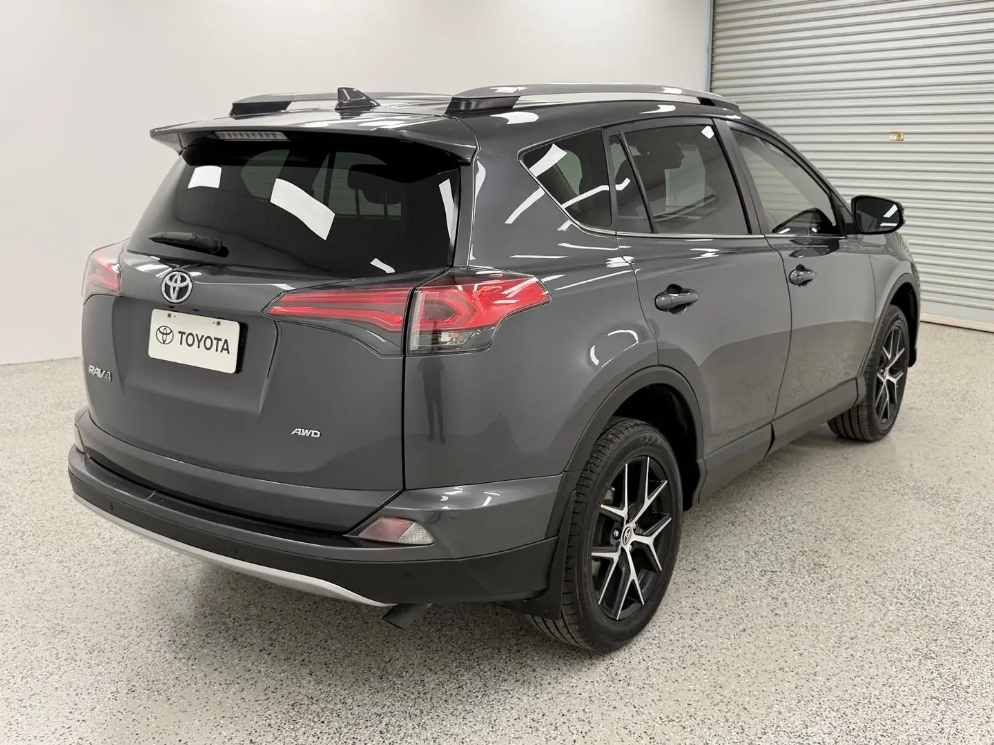 2018 Toyota RAV4 Gallery Image 8