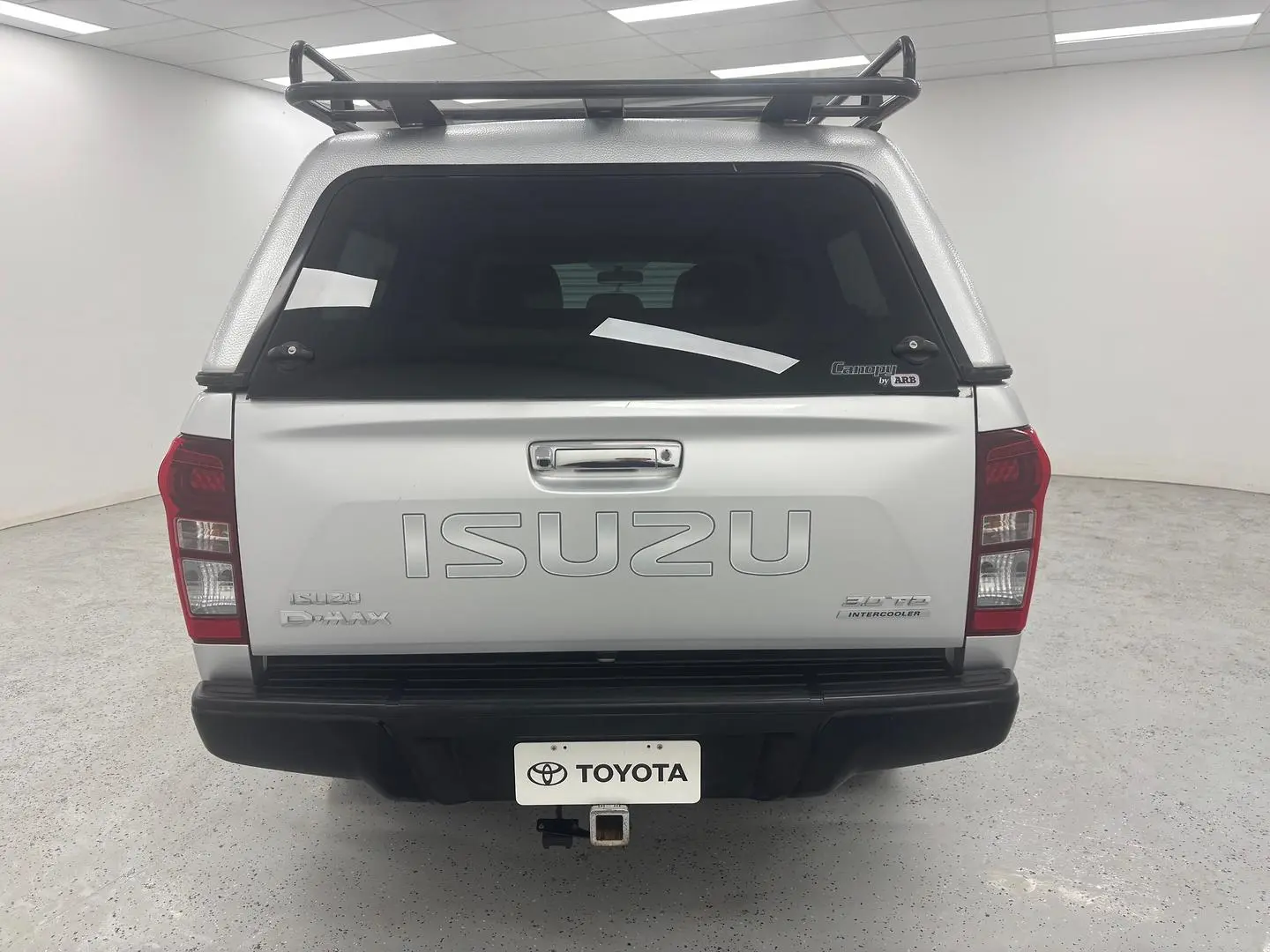2017 Isuzu D-MAX Gallery Image 4