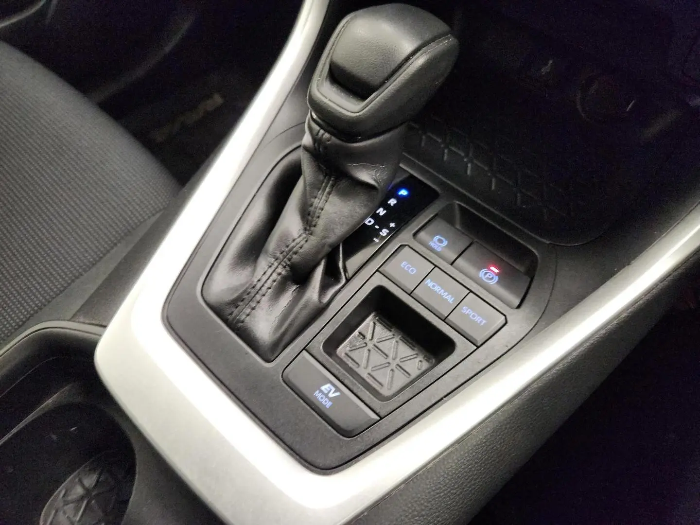 2019 Toyota RAV4 Gallery Image 31