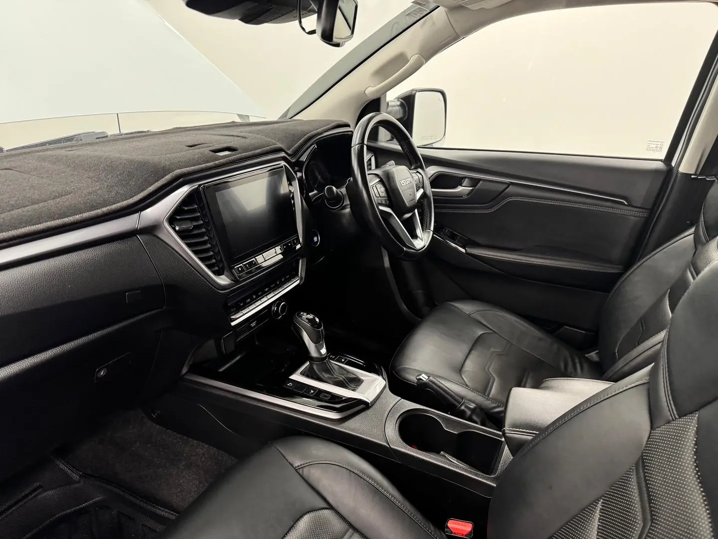 2024 Isuzu D-MAX Gallery Image 25