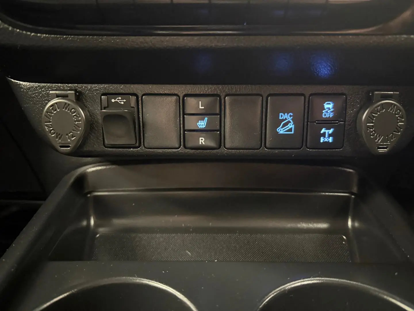 2023 Toyota Hilux Gallery Image 35