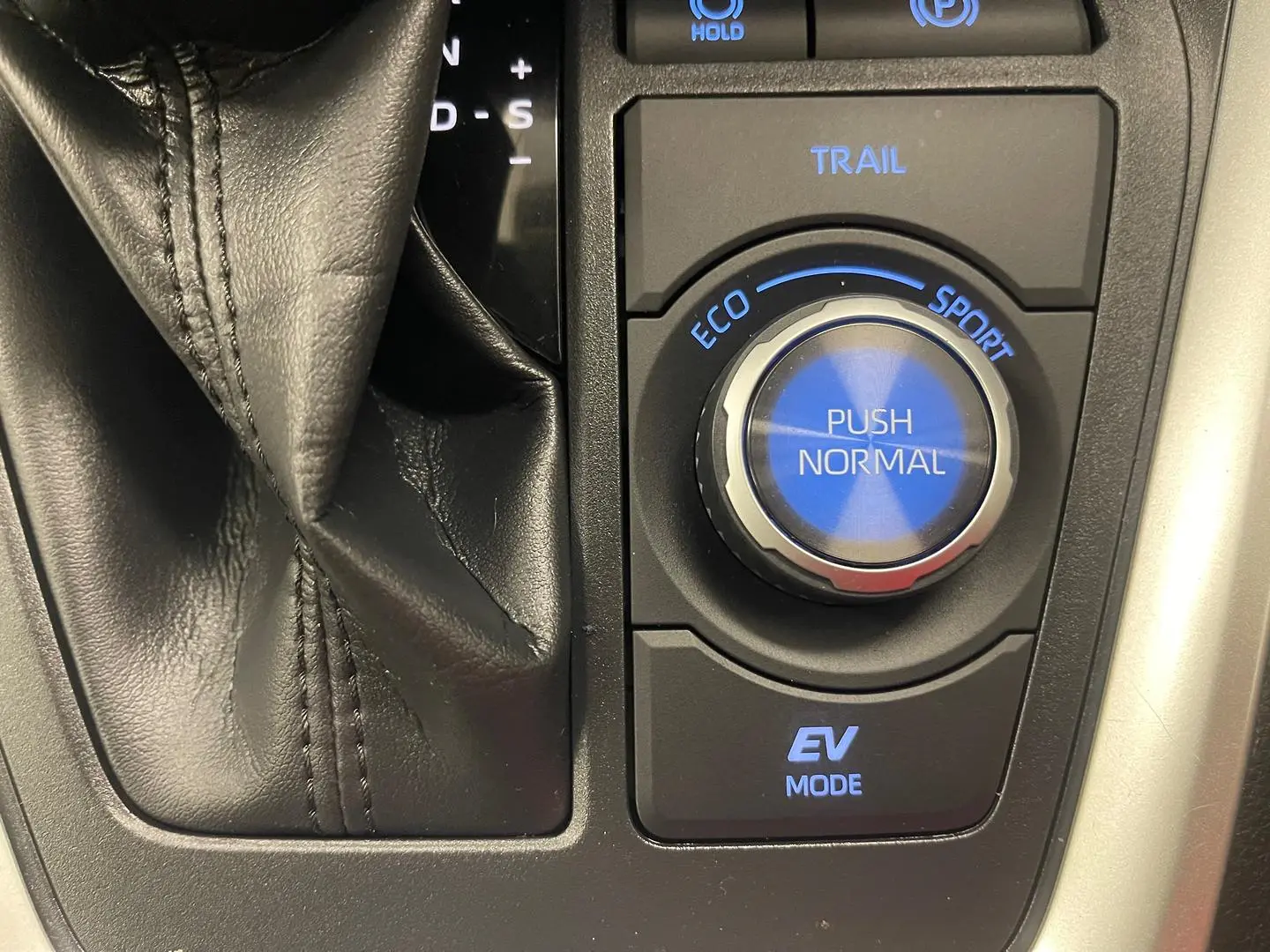 2022 Toyota RAV4 Gallery Image 32