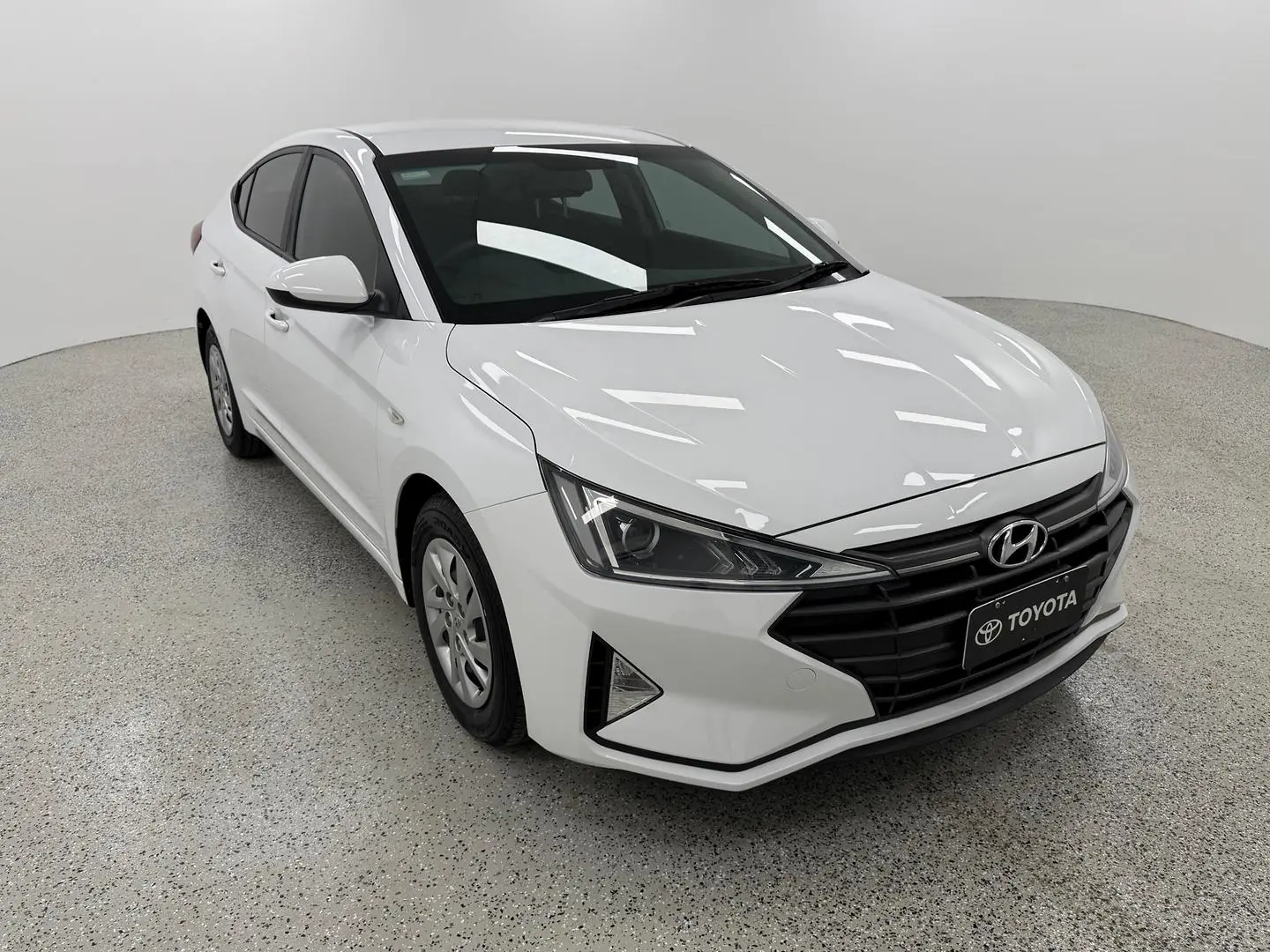 2019 Hyundai Elantra Gallery Image 1