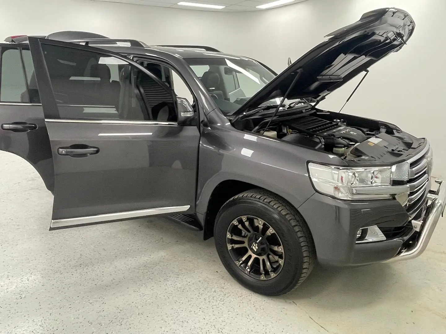 2020 Toyota Landcruiser Gallery Image 8