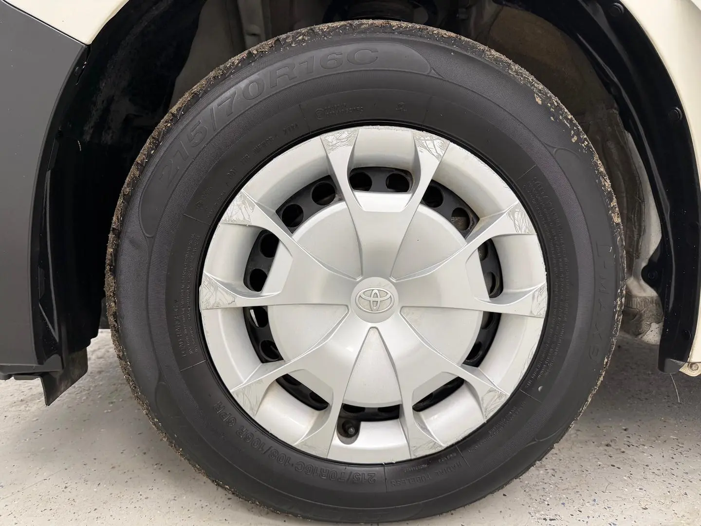2022 Toyota Hiace Gallery Image 9