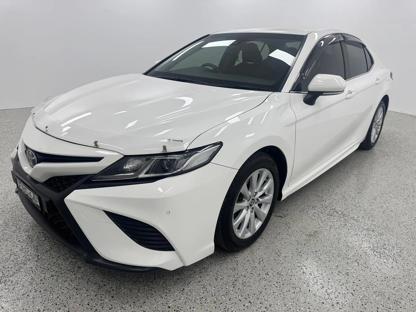 2019 Toyota Camry Gallery Image 6