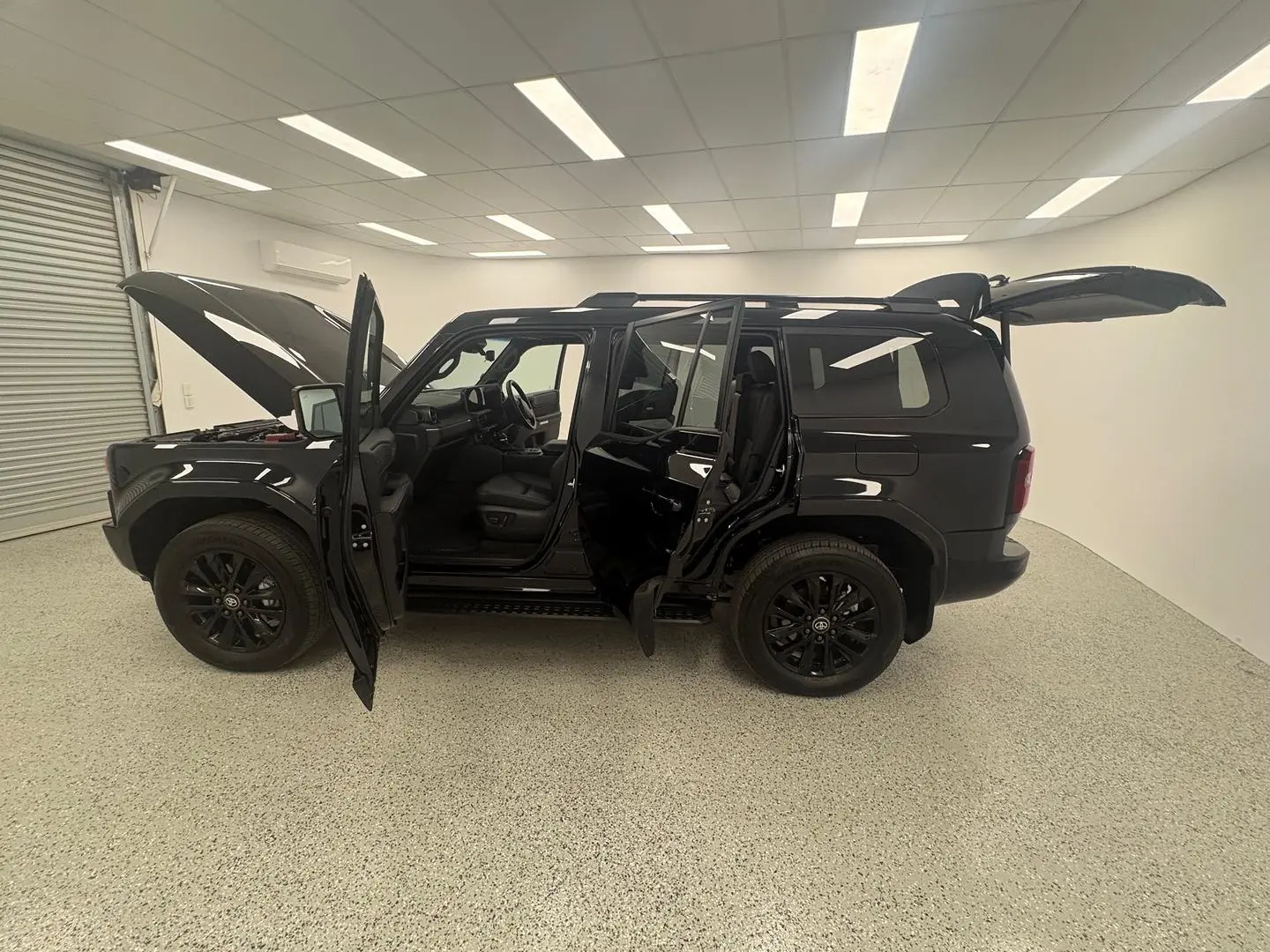 2025 Toyota Landcruiser Prado Gallery Image 15