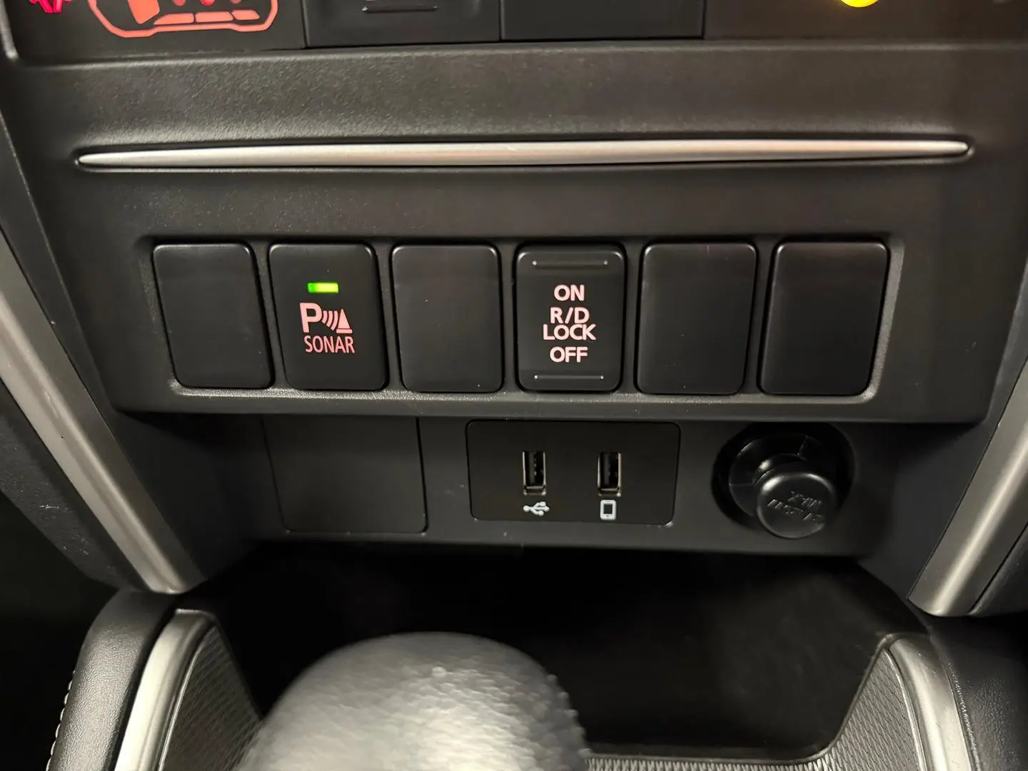 2021 Mitsubishi Triton Gallery Image 36