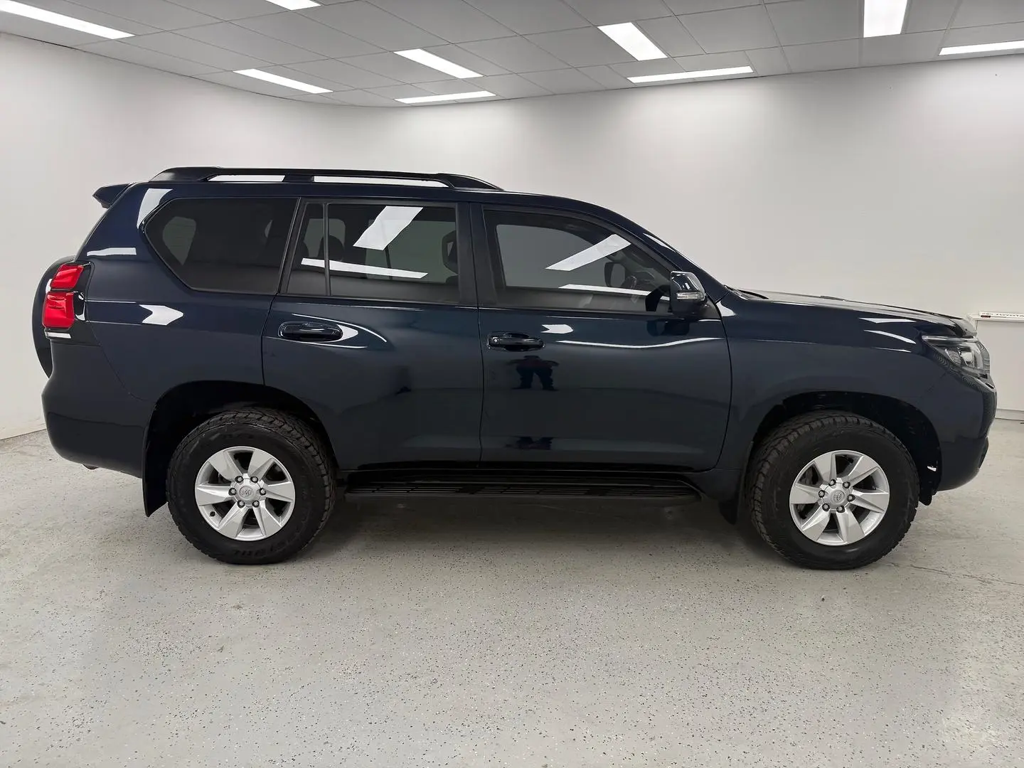 2022 Toyota Landcruiser Prado Gallery Image 2