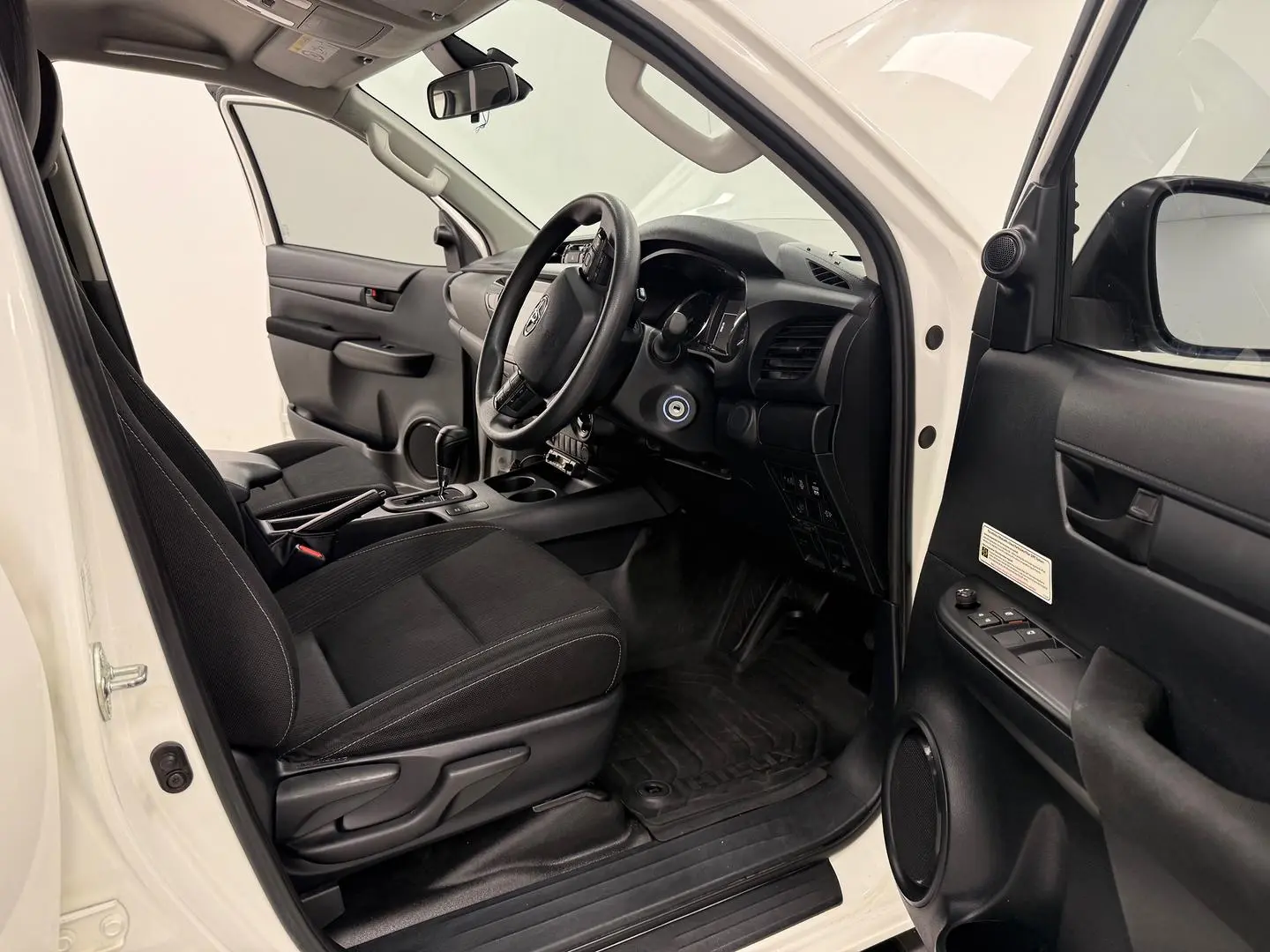 2020 Toyota Hilux Gallery Image 23