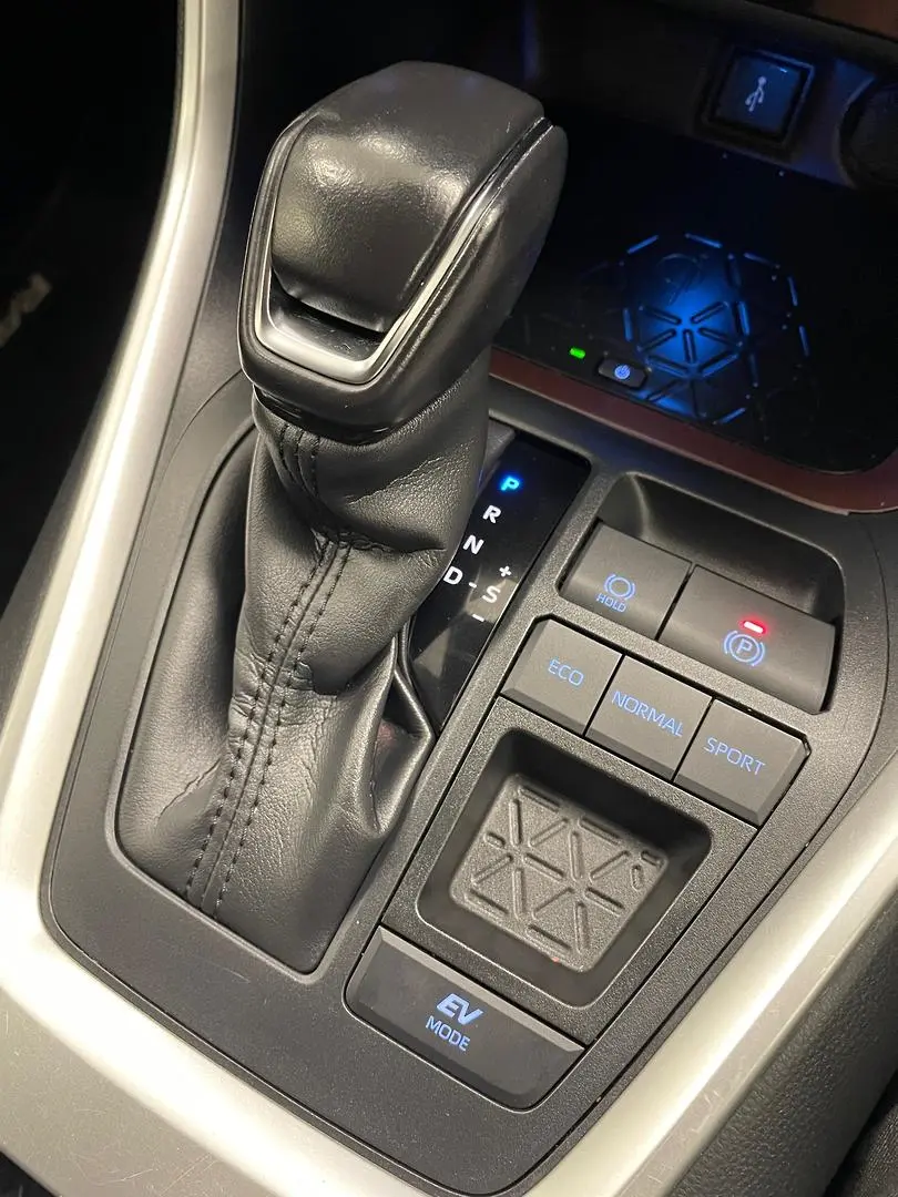 2020 Toyota RAV4 Gallery Image 30