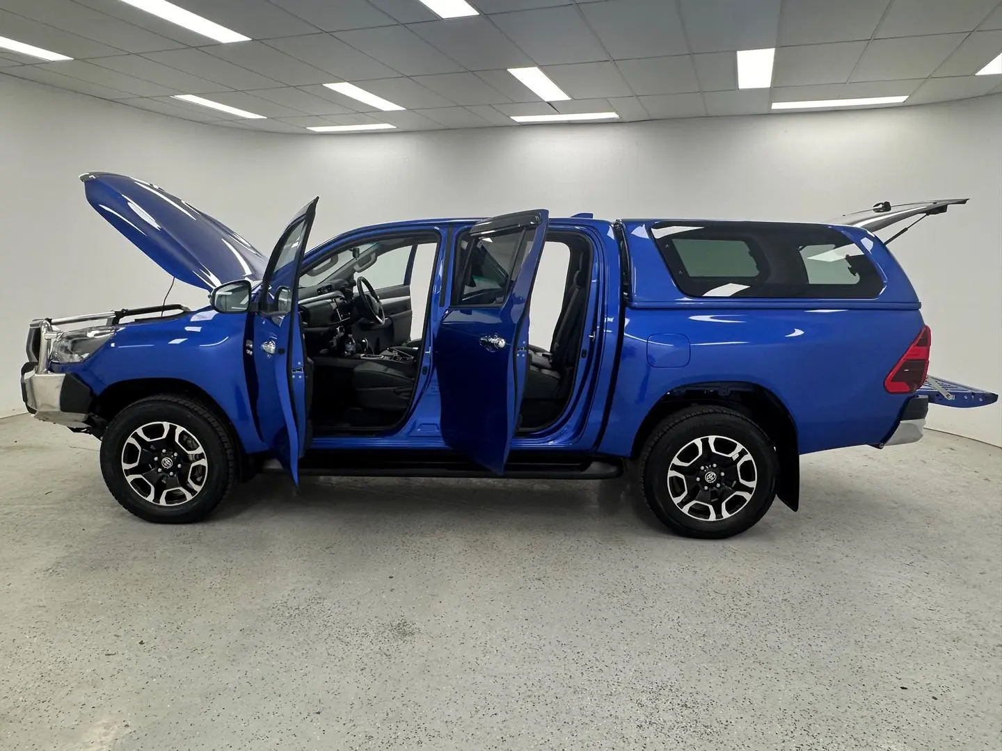 2023 Toyota Hilux Gallery Image 11