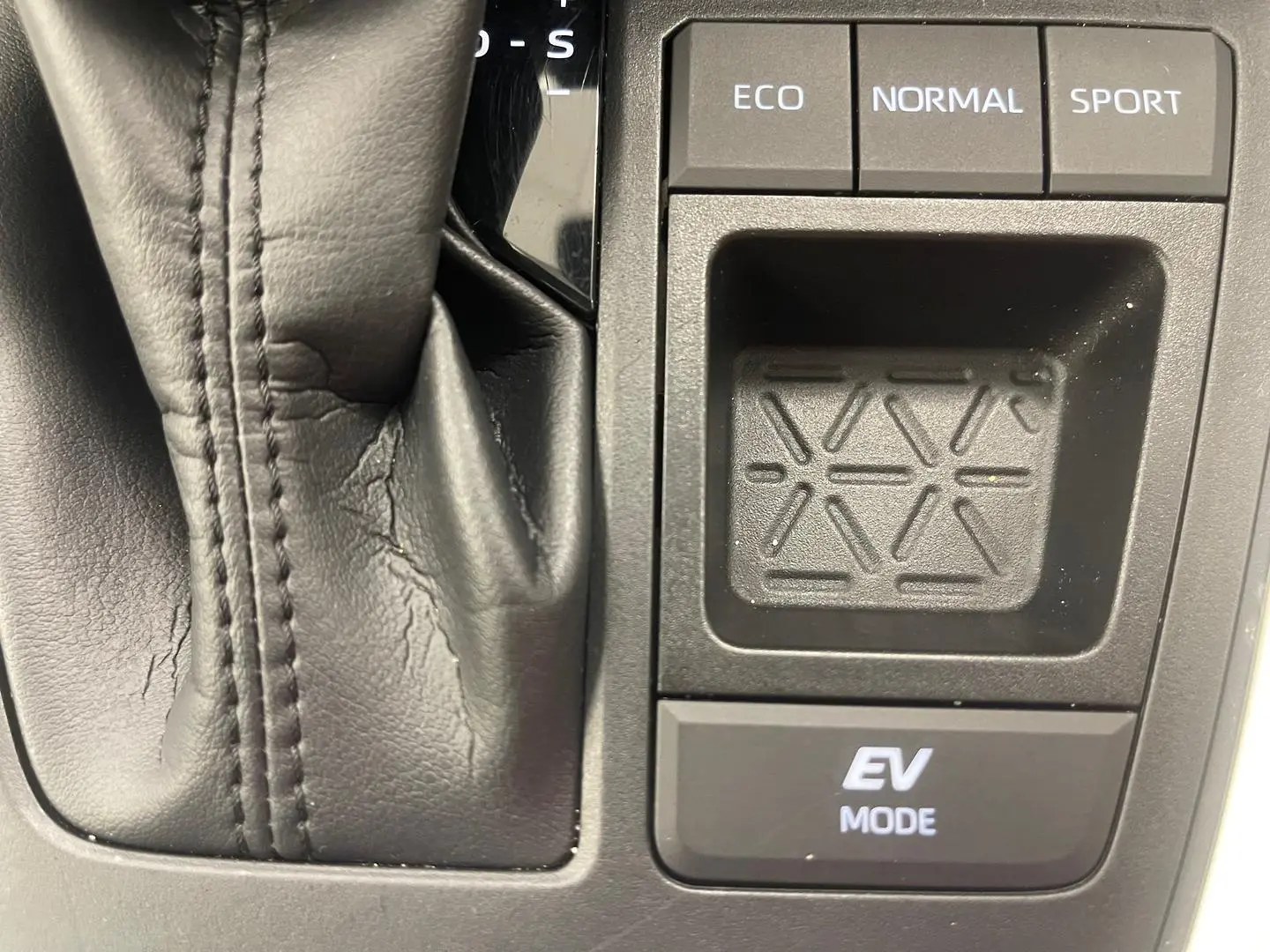 2024 Toyota RAV4 Gallery Image 27