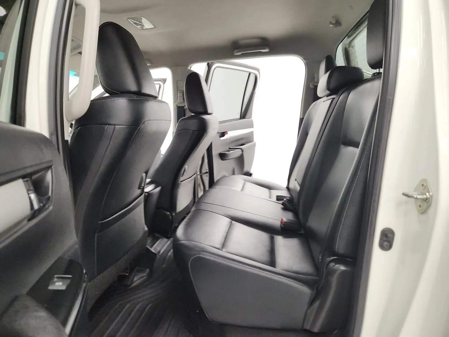 2017 Toyota Hilux Gallery Image 19