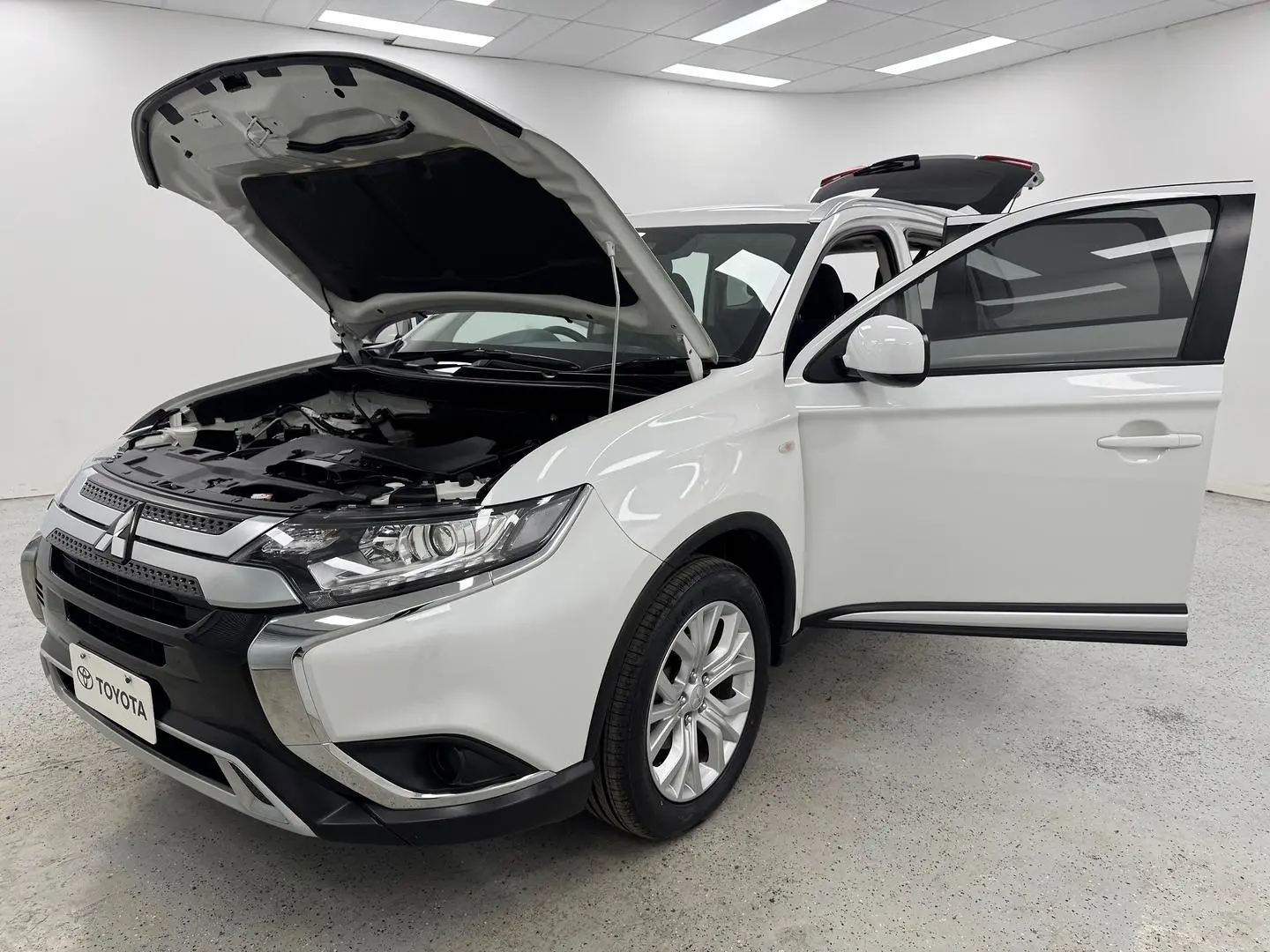 2020 Mitsubishi Outlander Gallery Image 12