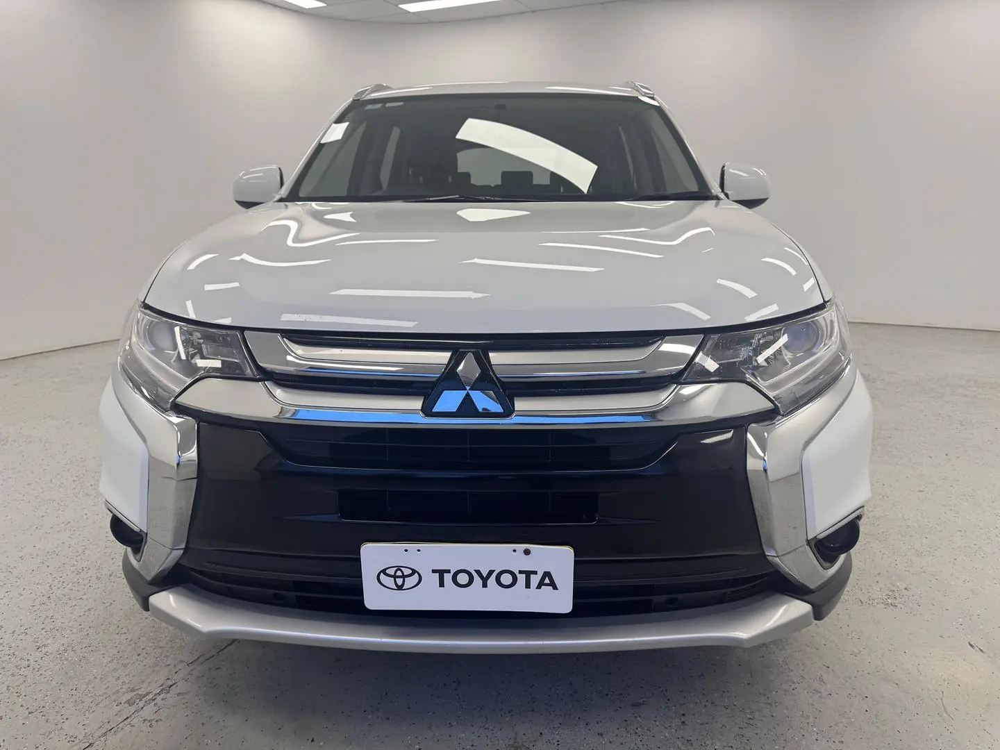 2018 Mitsubishi Outlander Gallery Image 32